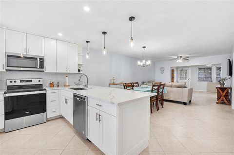 Tiny photo for 393 Bennington Lane #393, Lake Worth, FL 33467 (MLS # F10555070)