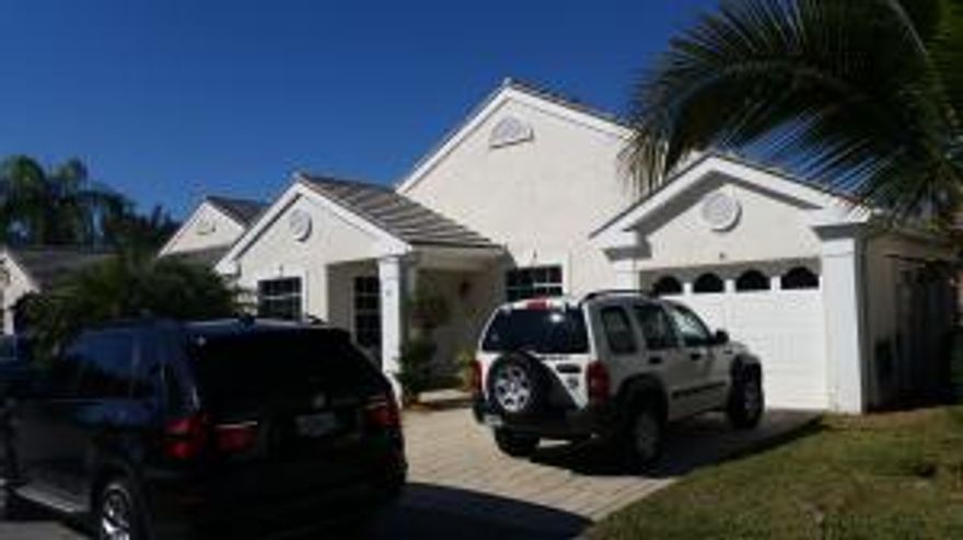 PREAPPROVED SHORTSALE AT 235K,, but seller willing to consider lower offers to negotiate w lender! Clean & facing the golf course. In the heart of PGA NATIONAL!!! A must see!!!