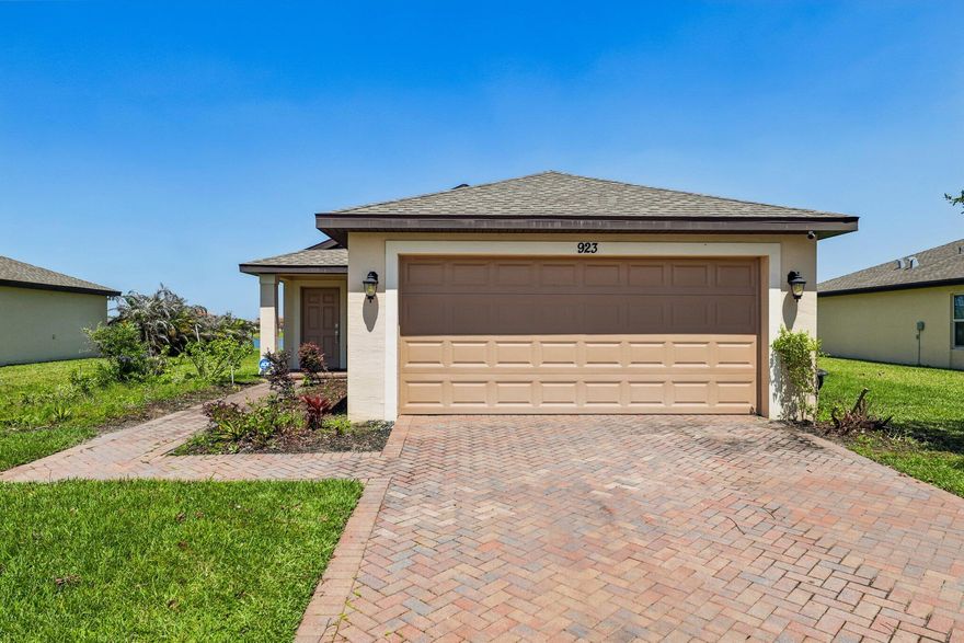 Beautiful 2020-built Lennar home located in the desirable Bent Creek community. This well-maintained property features a spacious open floor plan, modern finishes, low HOA fees, and peaceful lake views. Conveniently located near shopping, dining, schools, and major roadways. Move-in ready and easy to appreciate — schedule your showing today.