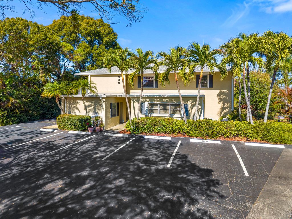 Photo of 939 NW 11th Terrace #04, Stuart, FL 34994 (MLS # R11155619)