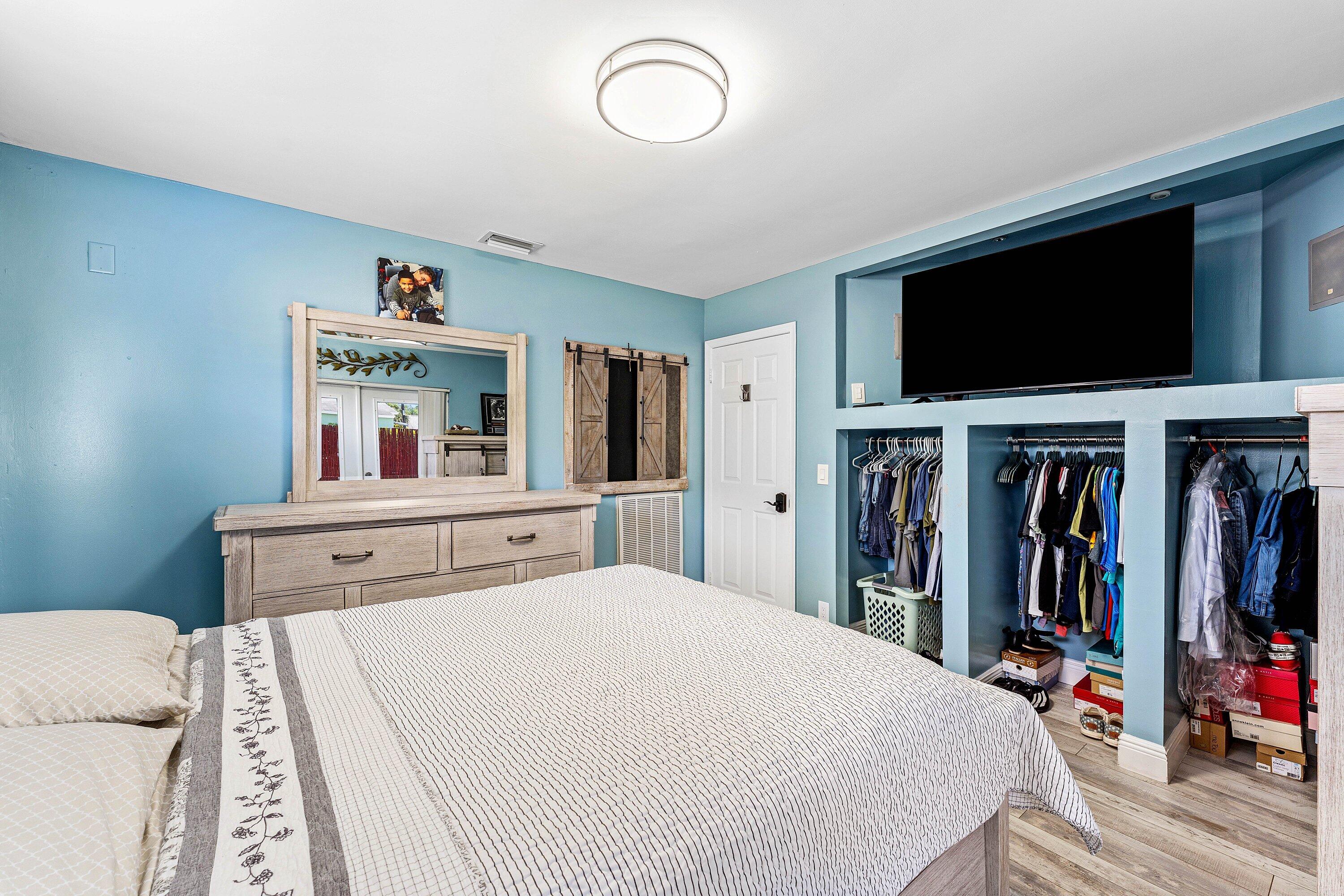 S/D OF 21-44-43, W 1/2 IN - Residential