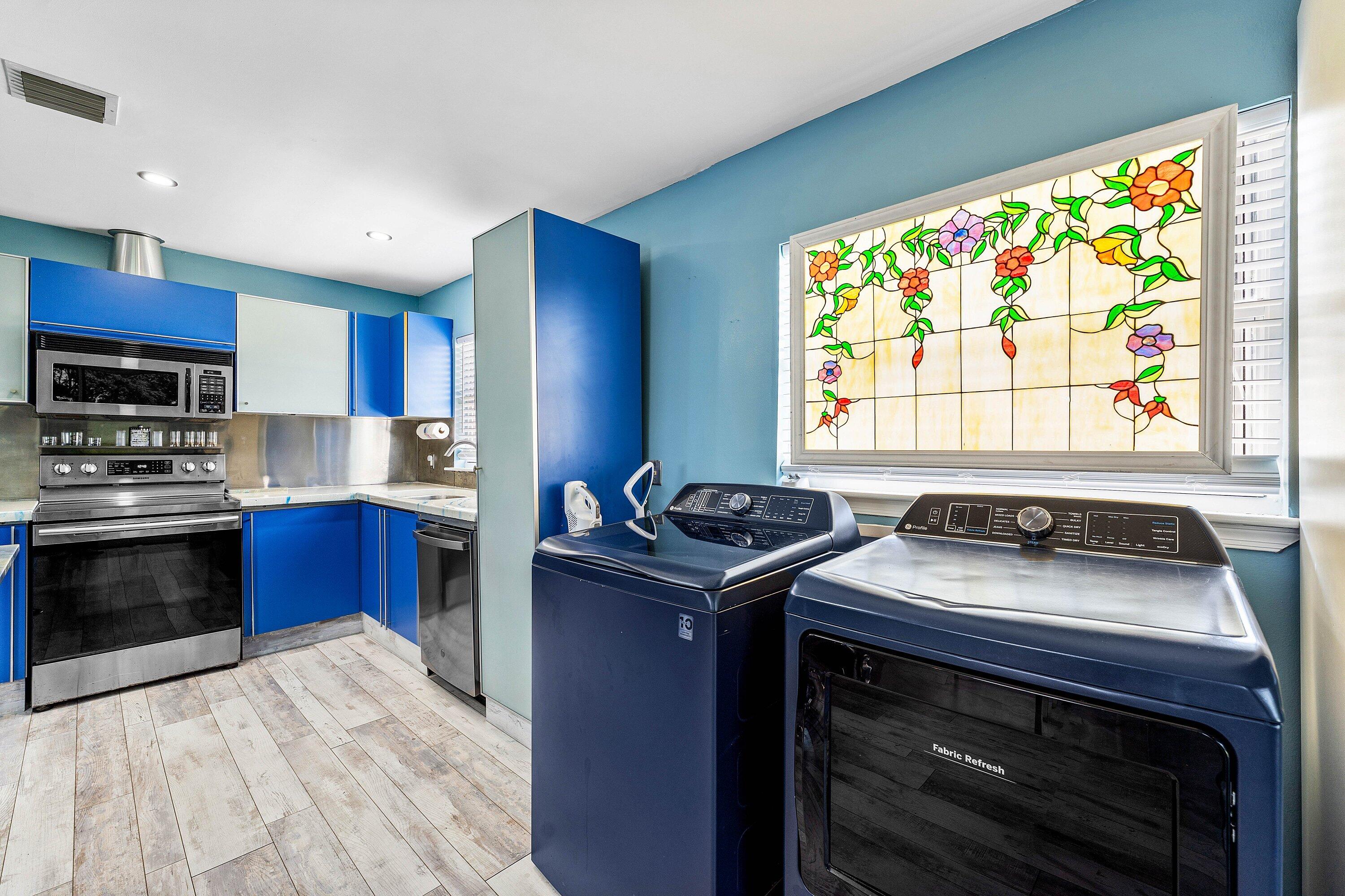 S/D OF 21-44-43, W 1/2 IN - Residential