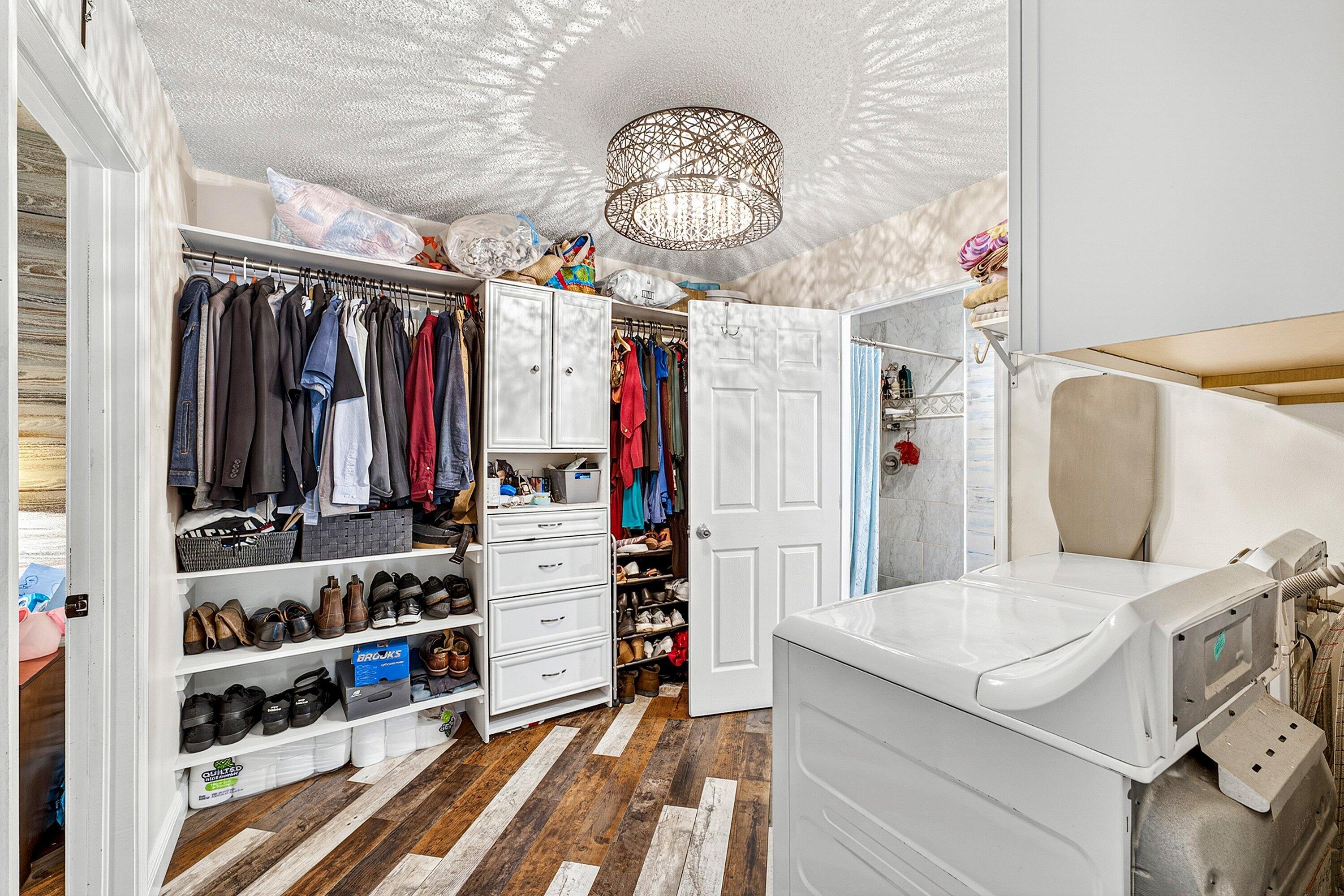 S/D OF 21-44-43, W 1/2 IN - Residential