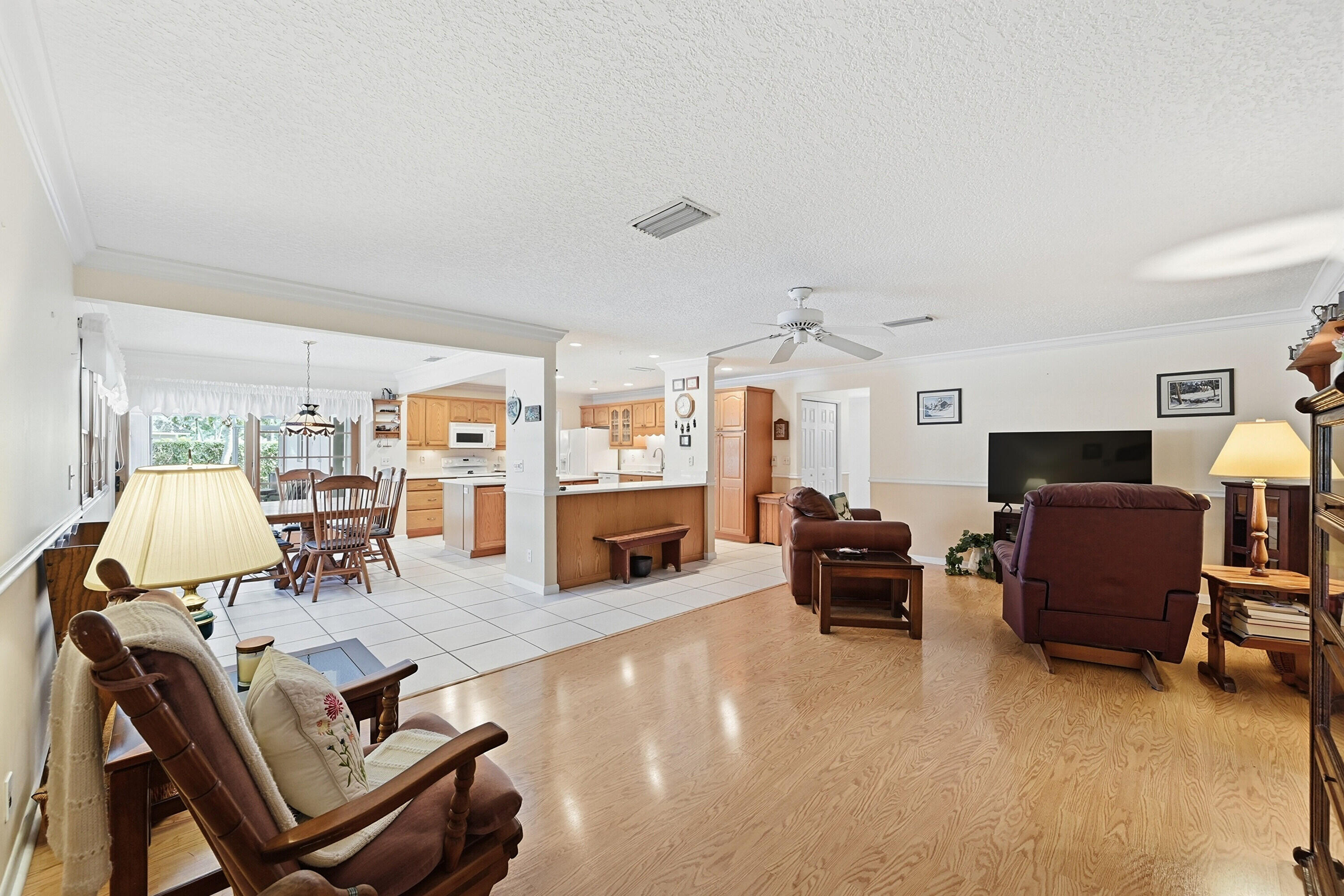 CORAL SPRINGS COUNTRY CLUB - Residential