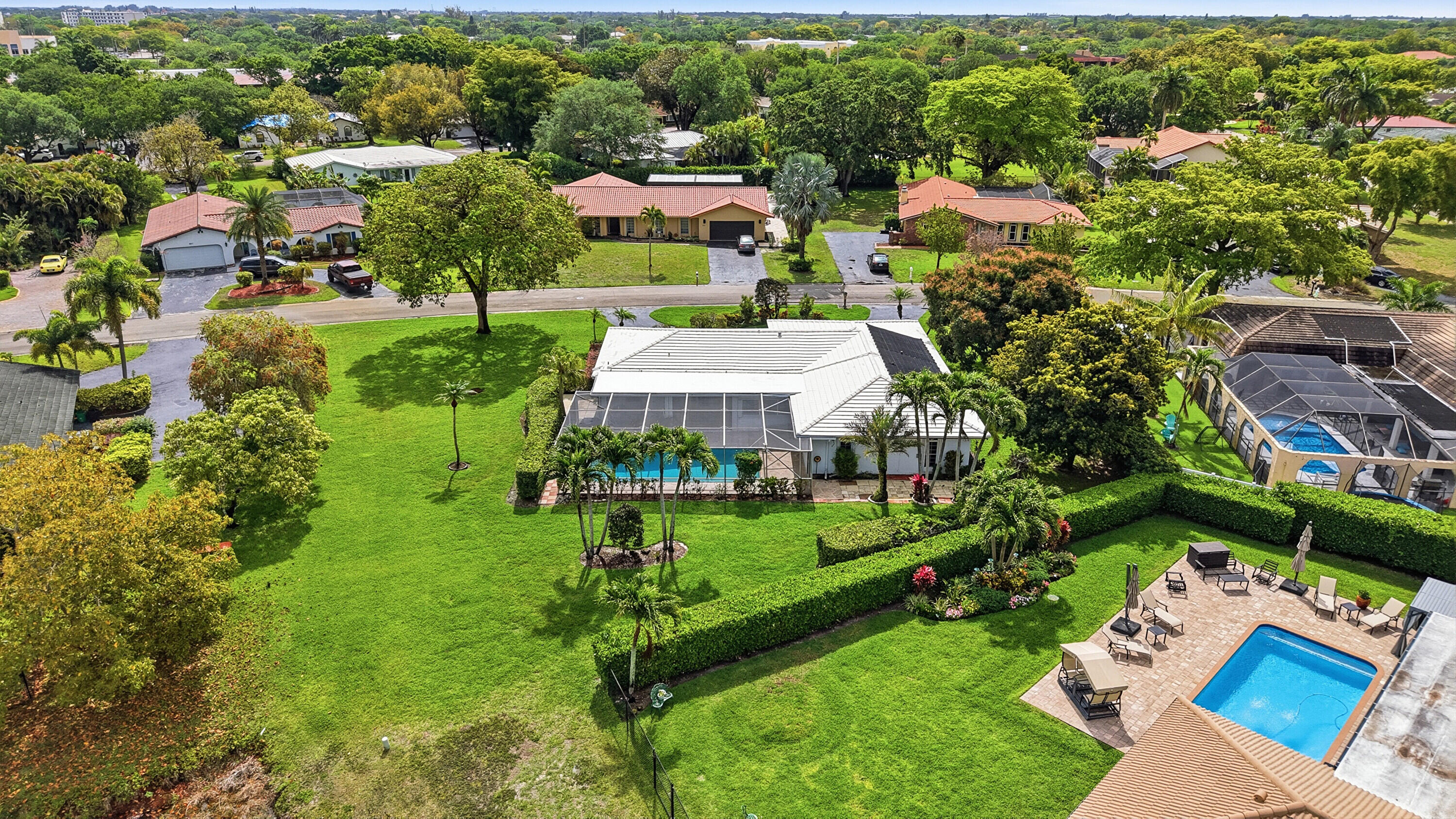 CORAL SPRINGS COUNTRY CLUB - Residential