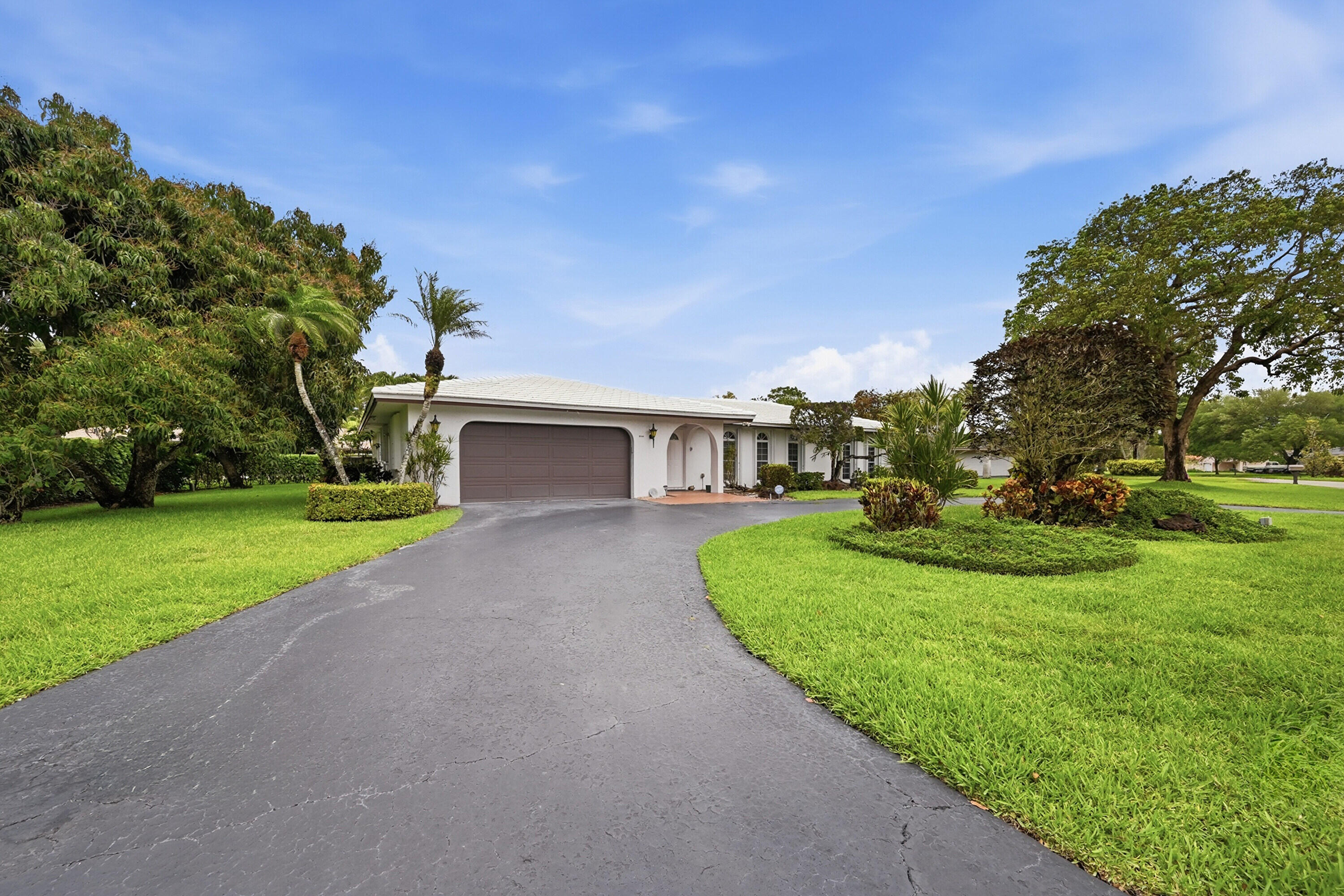 CORAL SPRINGS COUNTRY CLUB - Residential