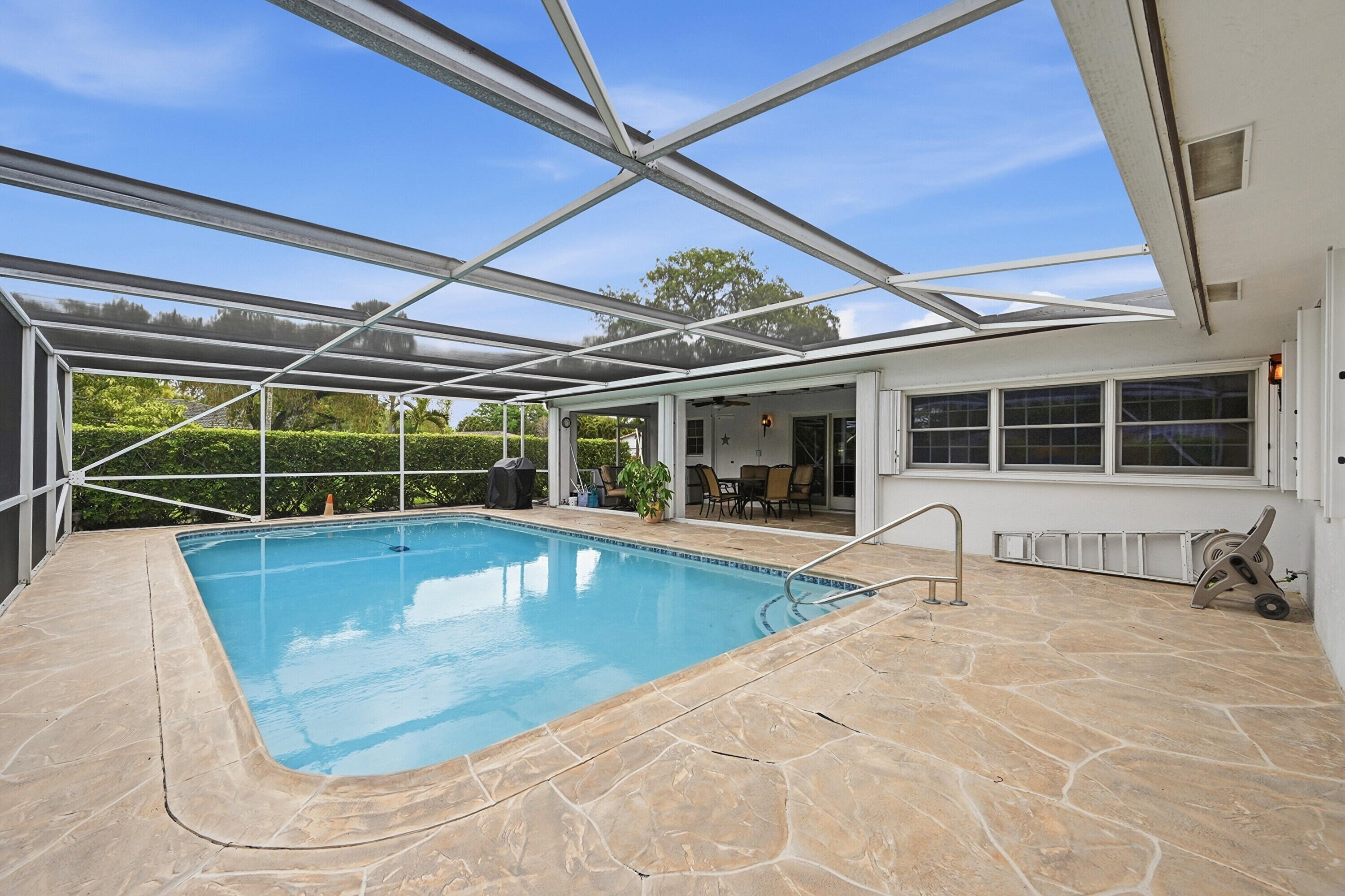 CORAL SPRINGS COUNTRY CLUB - Residential