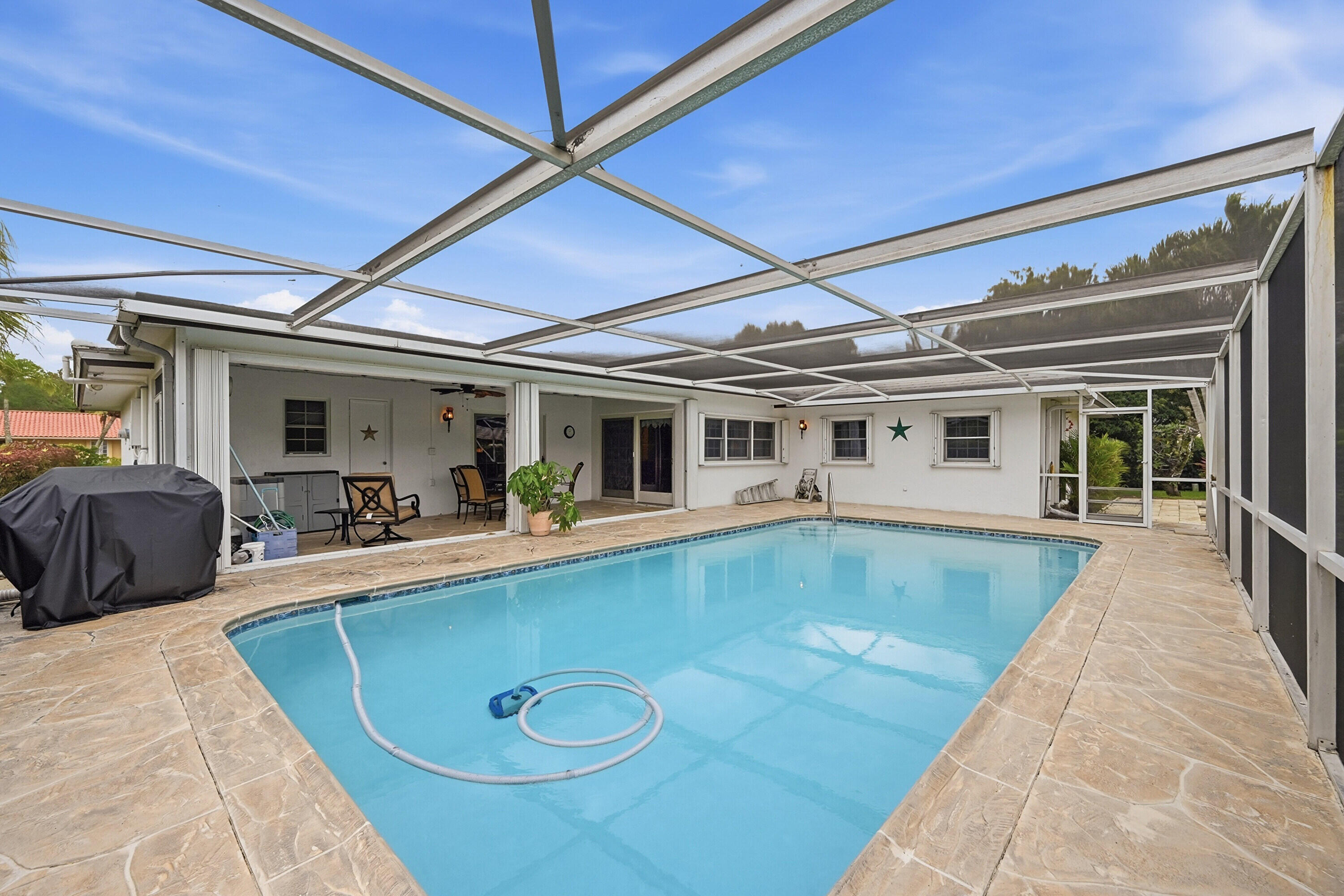 CORAL SPRINGS COUNTRY CLUB - Residential