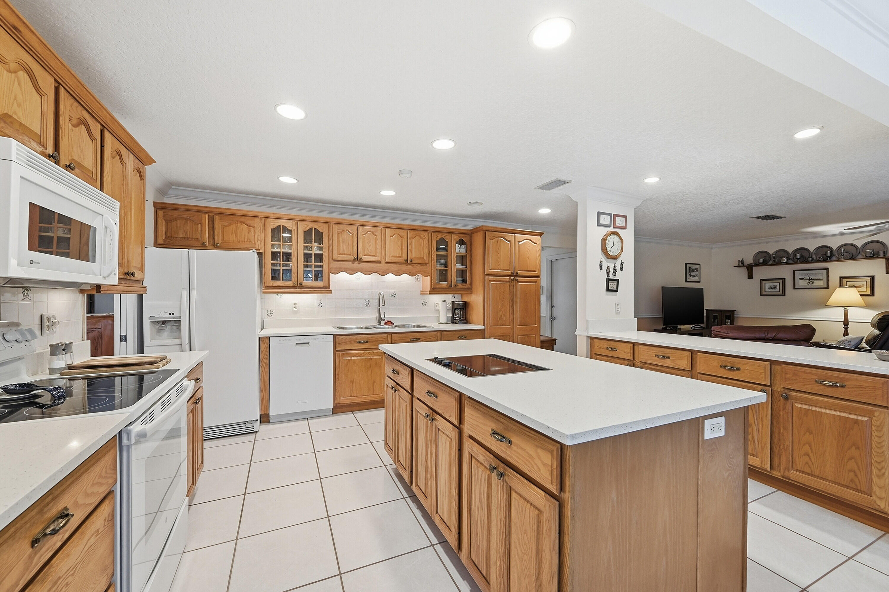 CORAL SPRINGS COUNTRY CLUB - Residential