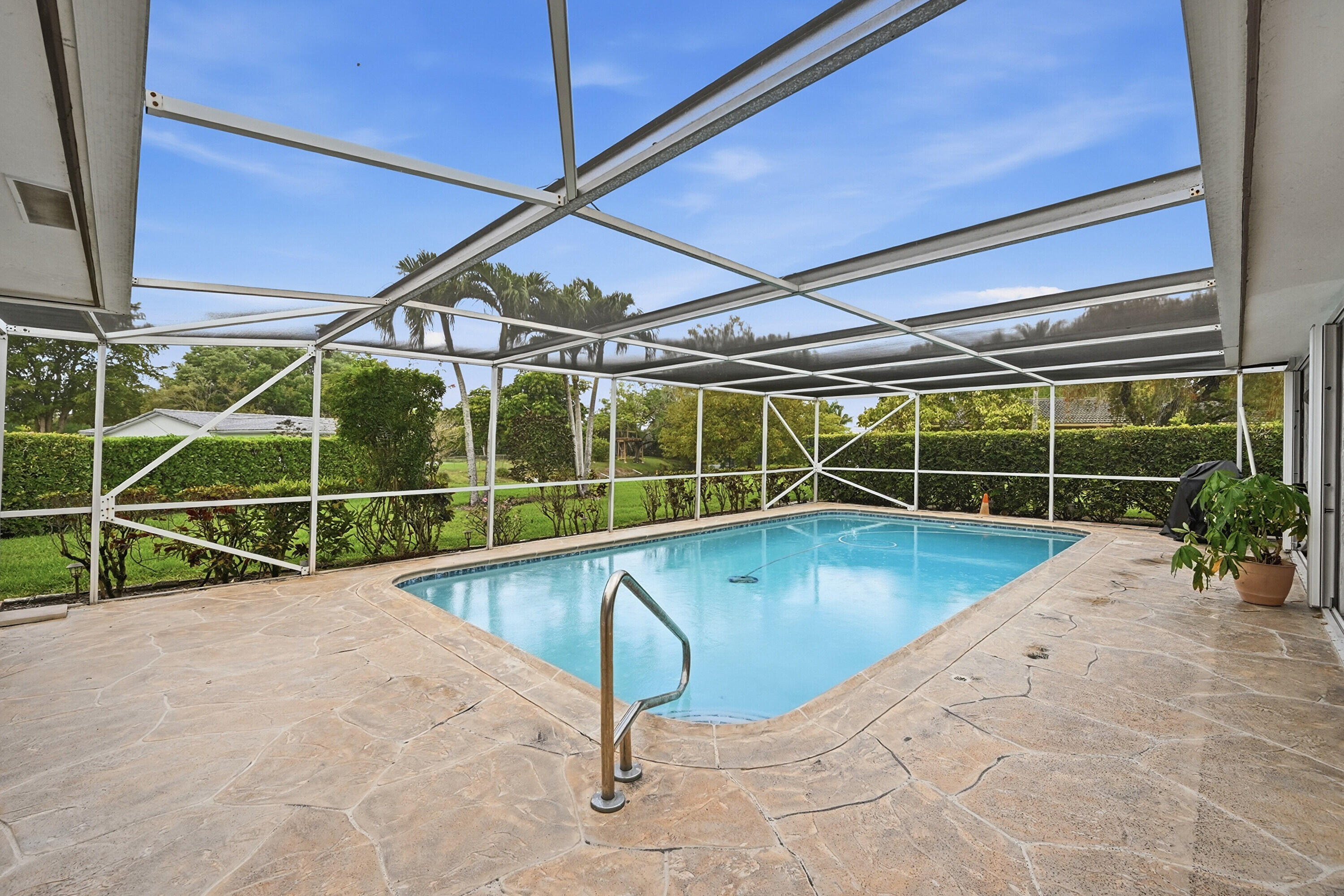 CORAL SPRINGS COUNTRY CLUB - Residential