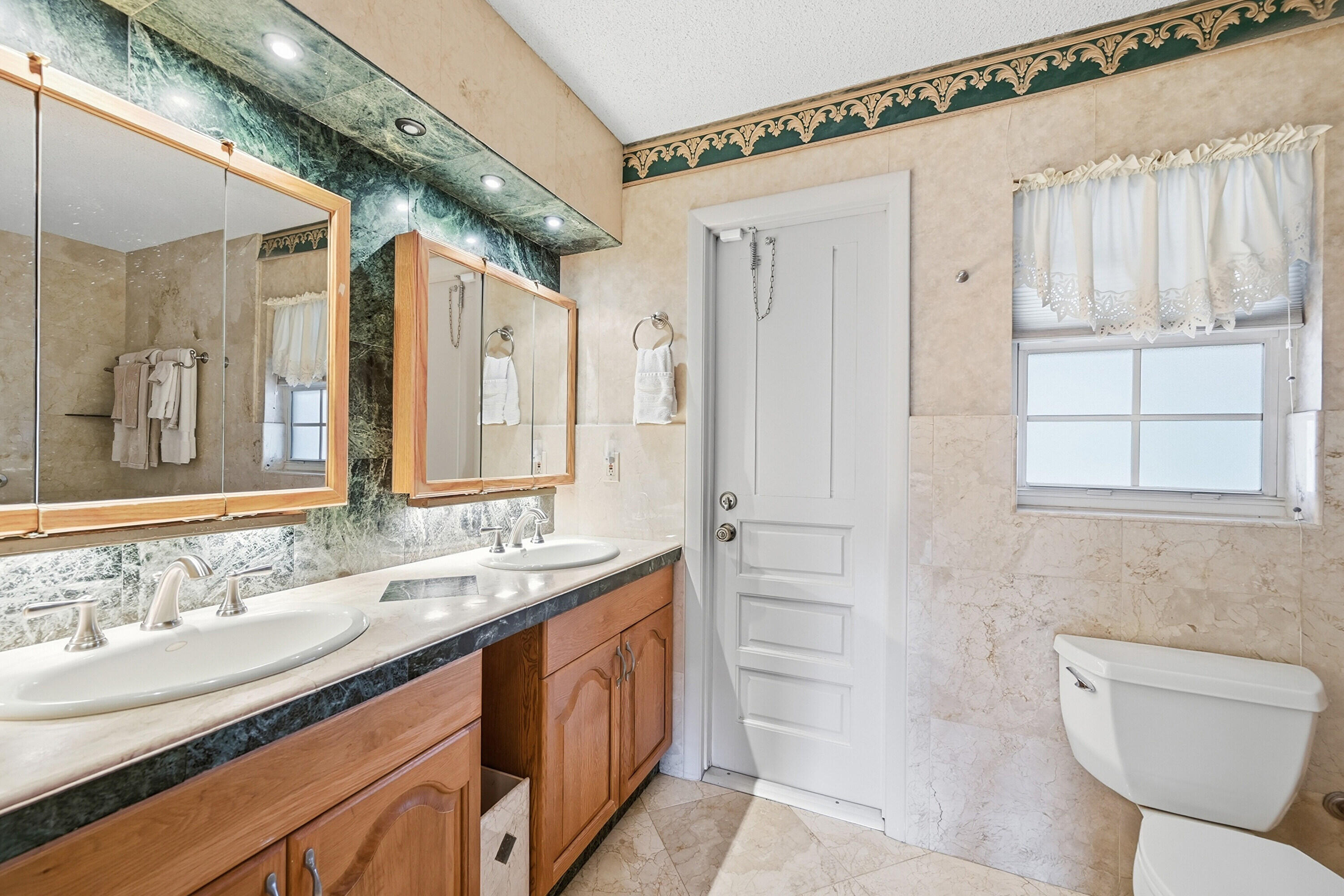 CORAL SPRINGS COUNTRY CLUB - Residential