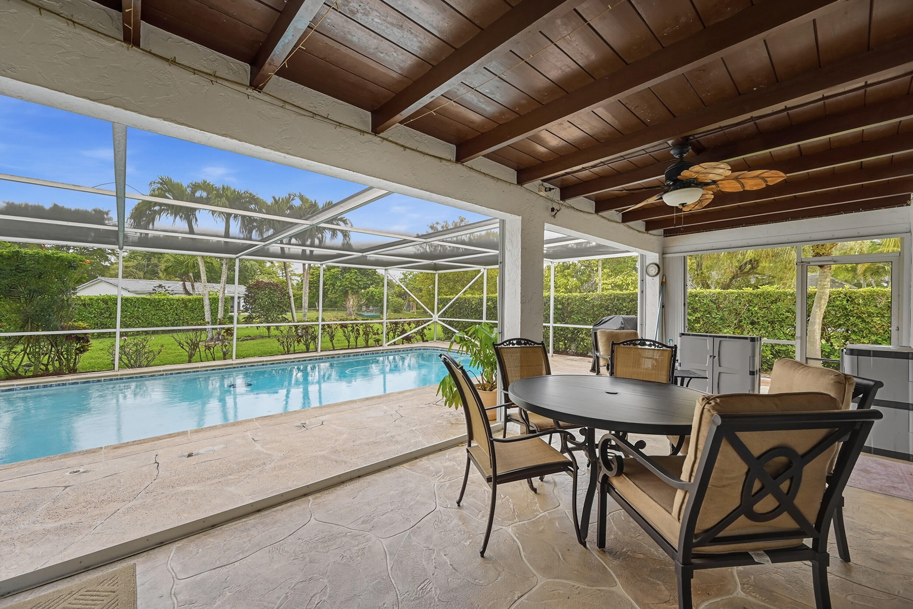 CORAL SPRINGS COUNTRY CLUB - Residential