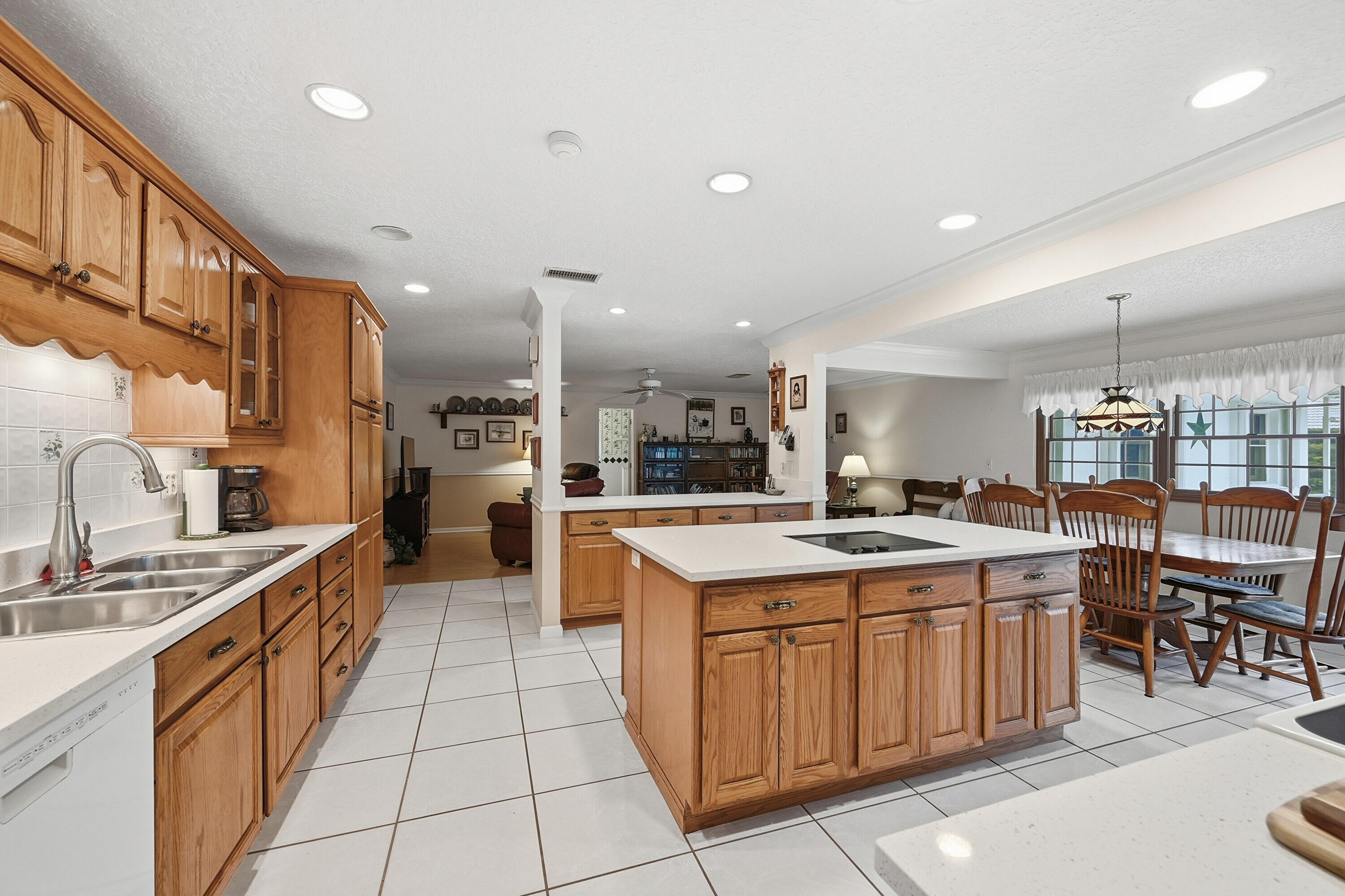 CORAL SPRINGS COUNTRY CLUB - Residential