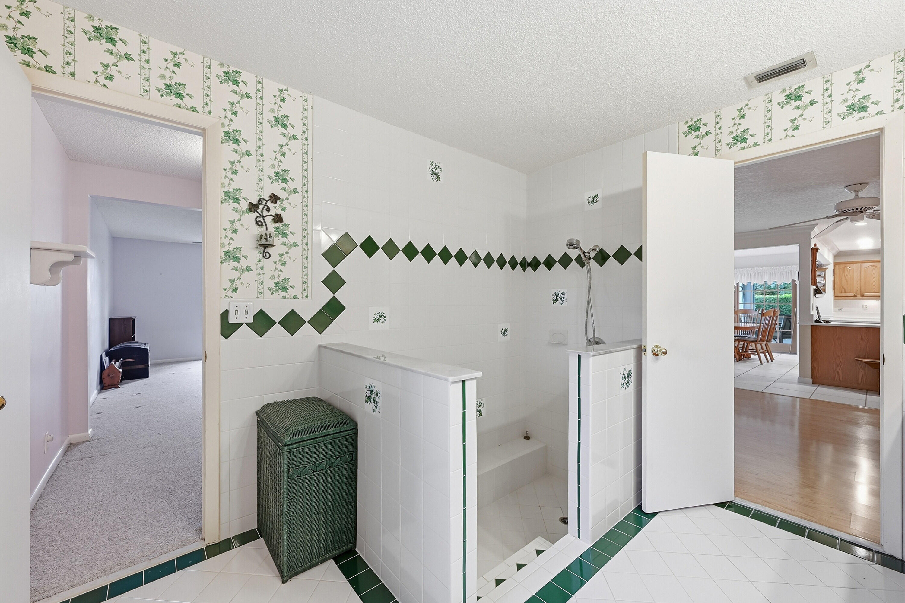 CORAL SPRINGS COUNTRY CLUB - Residential