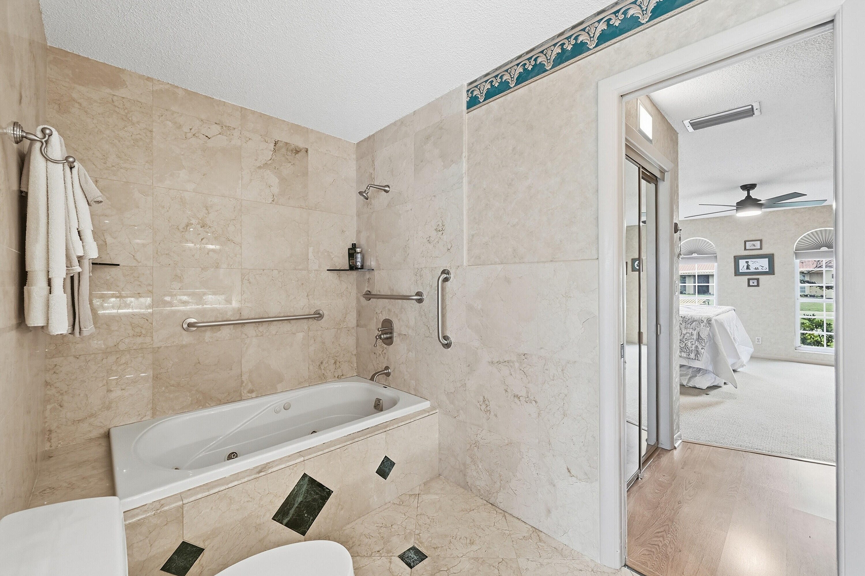 CORAL SPRINGS COUNTRY CLUB - Residential