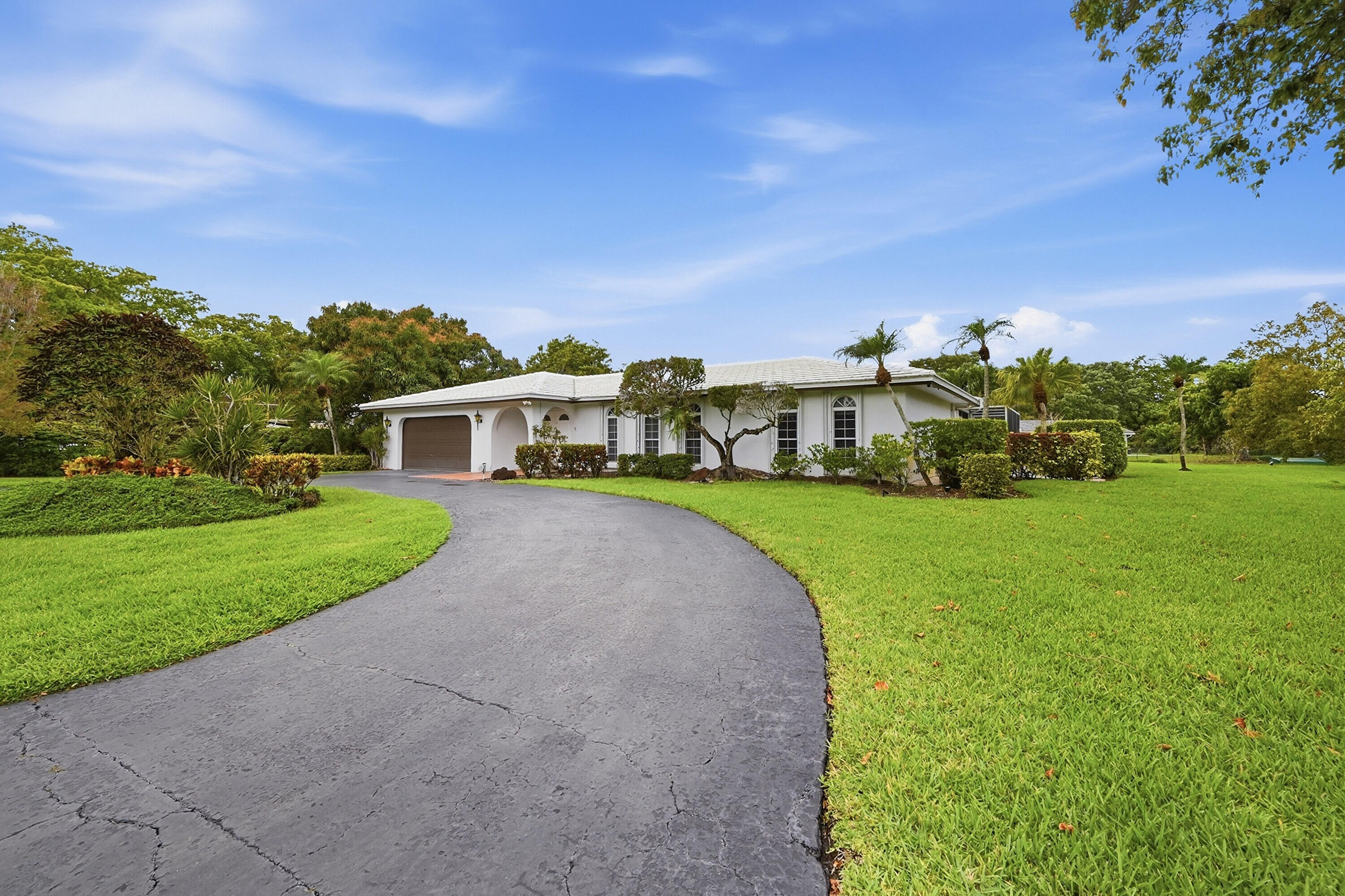 CORAL SPRINGS COUNTRY CLUB - Residential