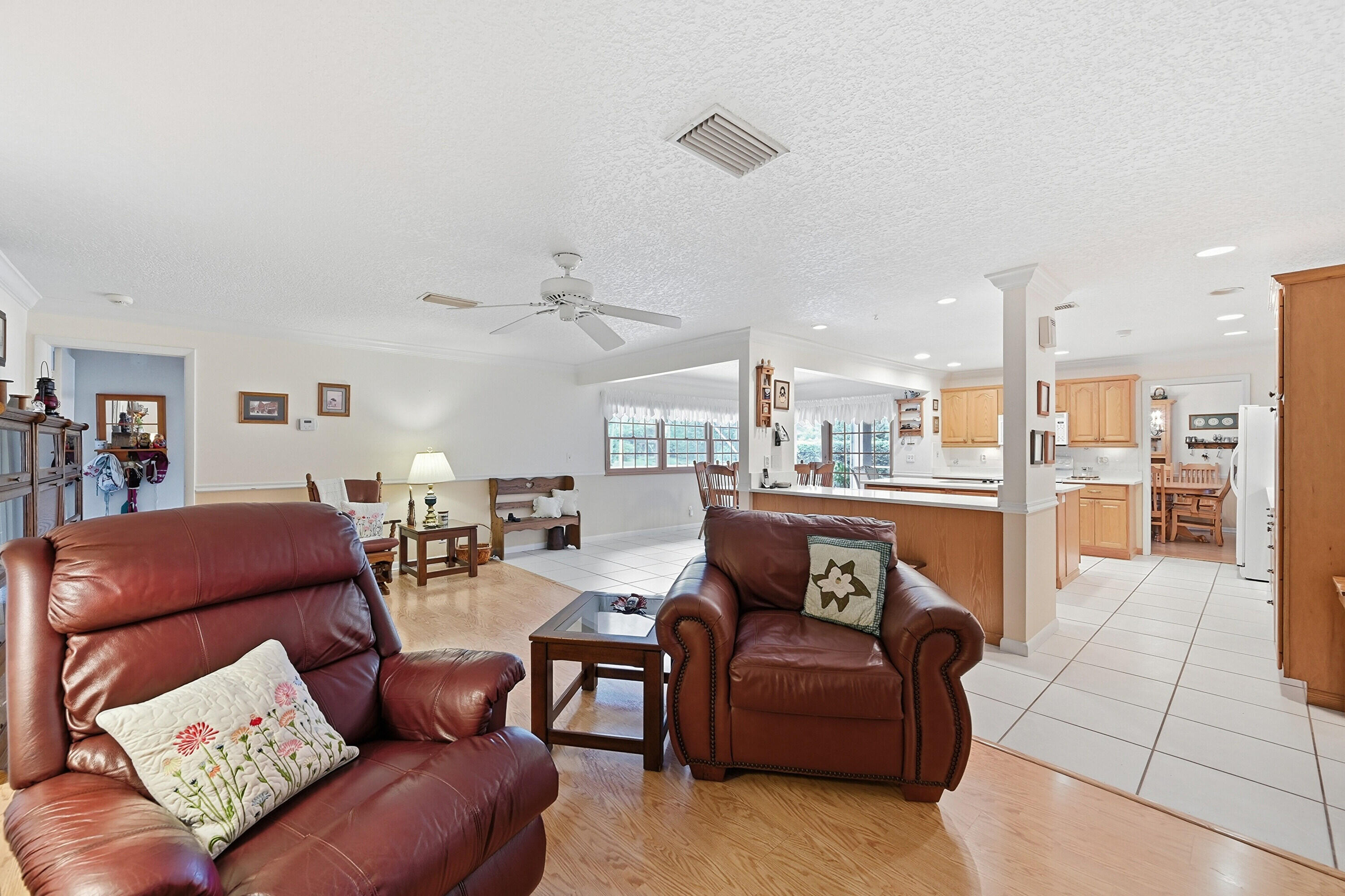 CORAL SPRINGS COUNTRY CLUB - Residential