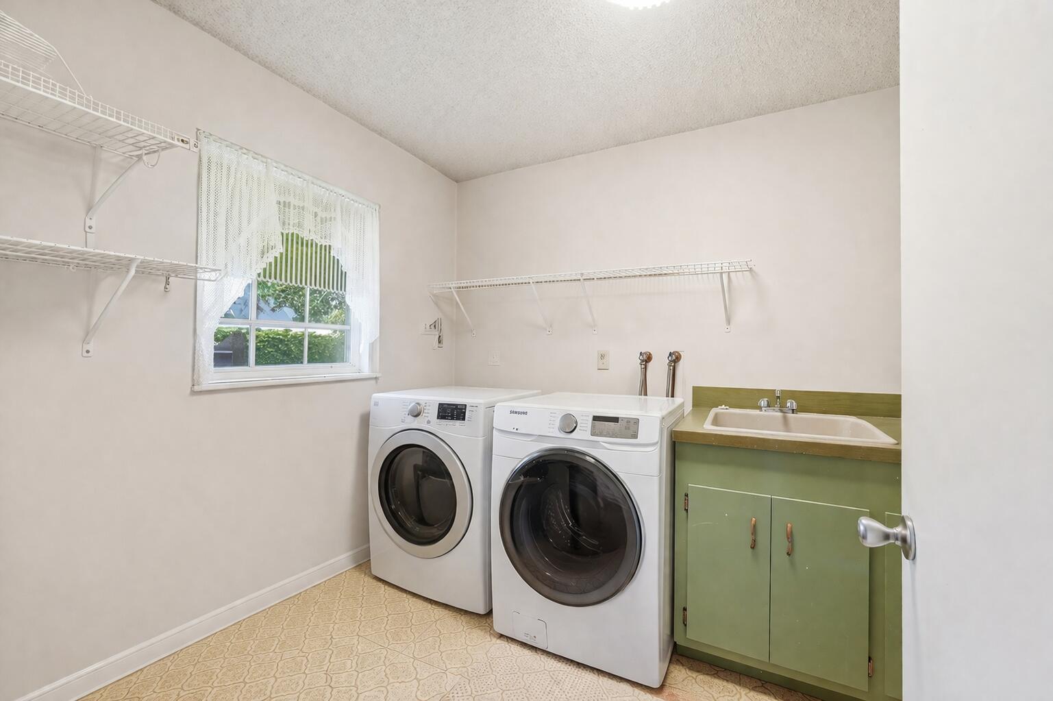 CORAL SPRINGS COUNTRY CLUB - Residential