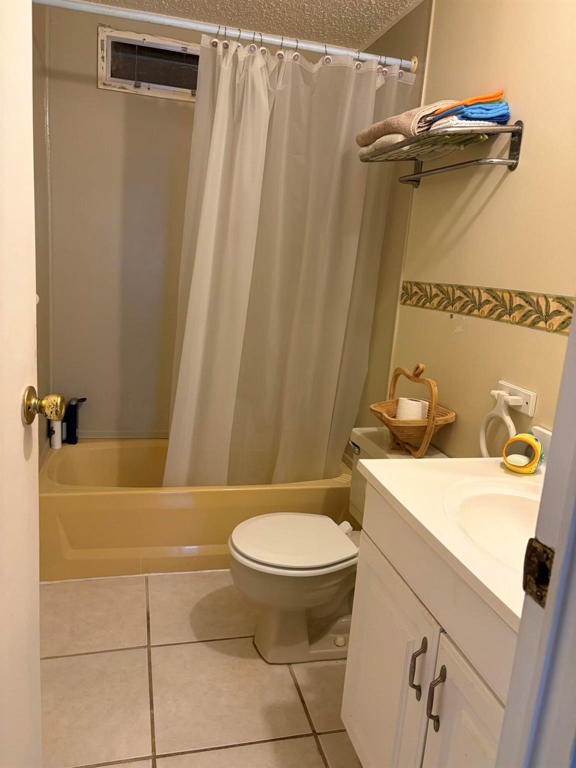 TROPICAL ISLES - Residential