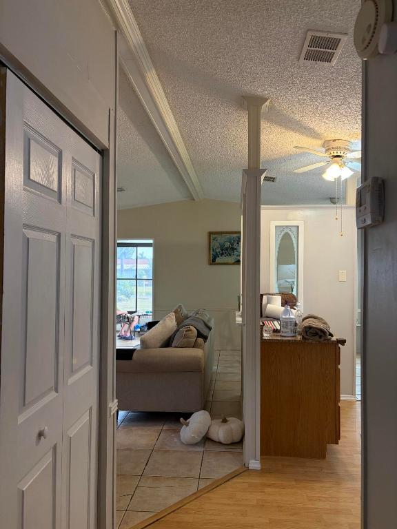 TROPICAL ISLES - Residential