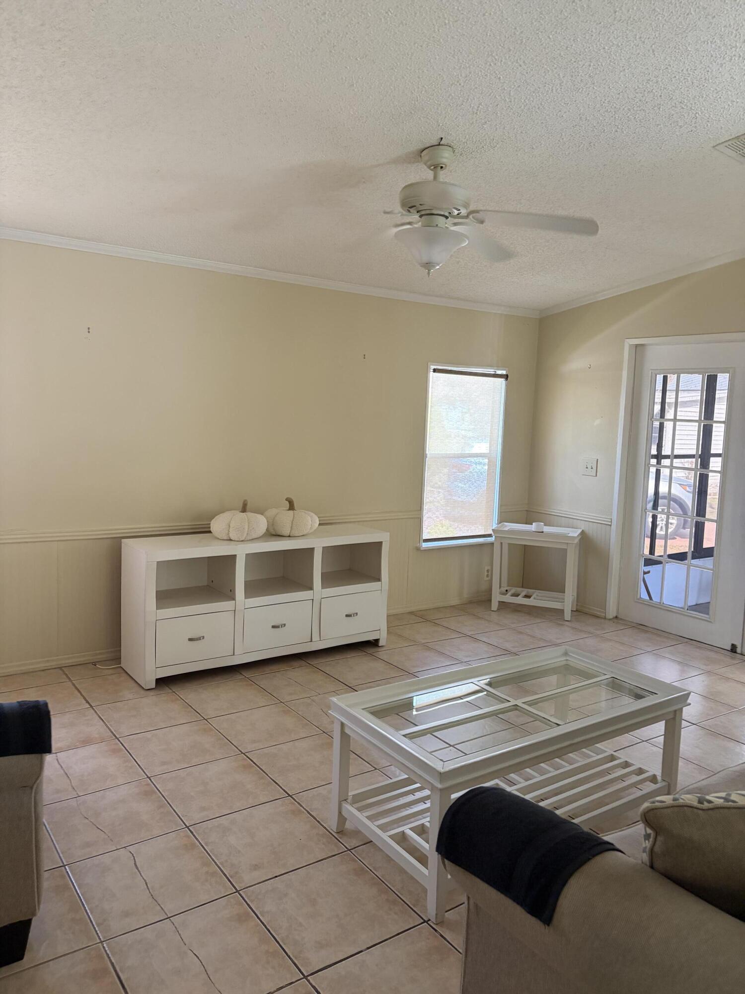 TROPICAL ISLES - Residential