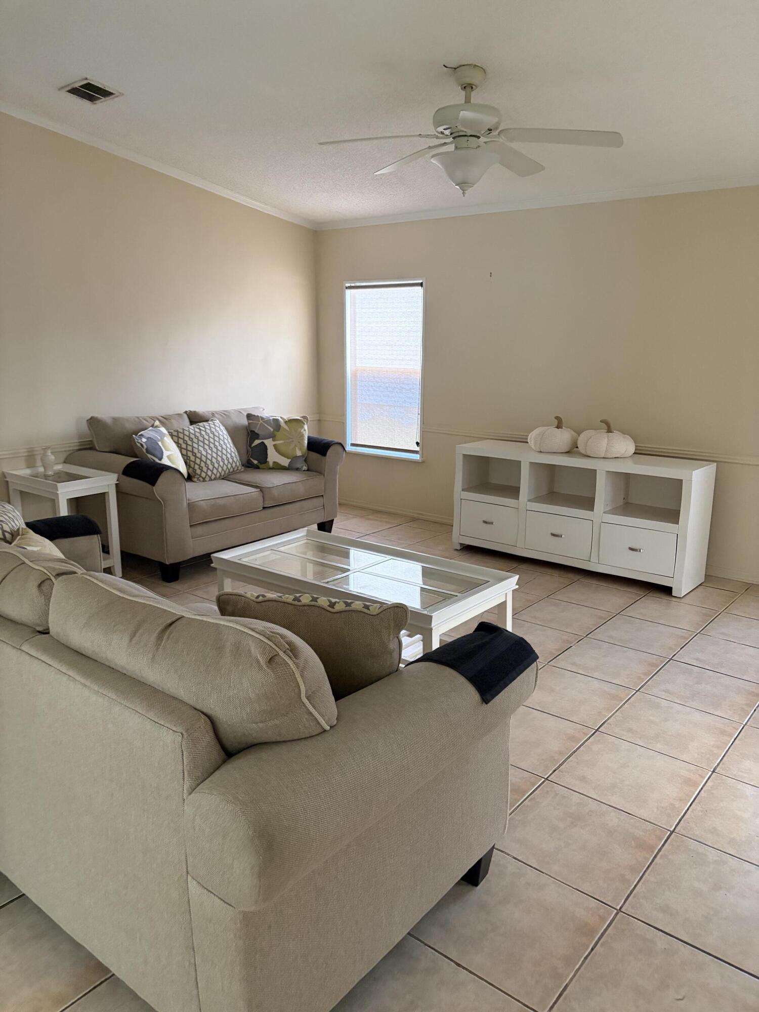 TROPICAL ISLES - Residential