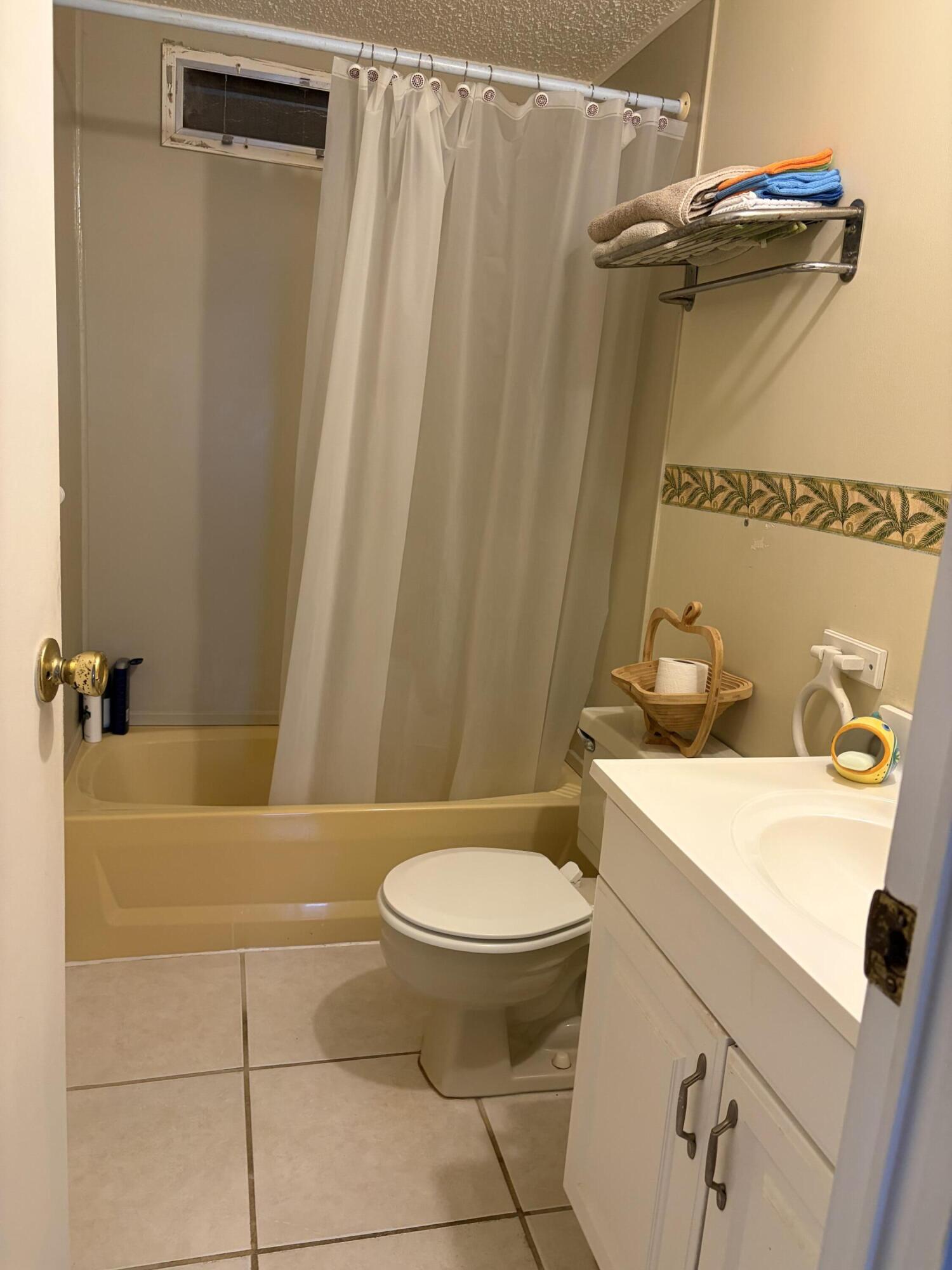 TROPICAL ISLES - Residential