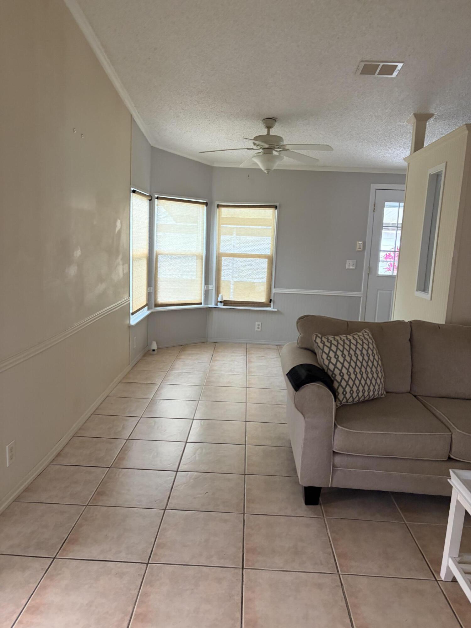 TROPICAL ISLES - Residential