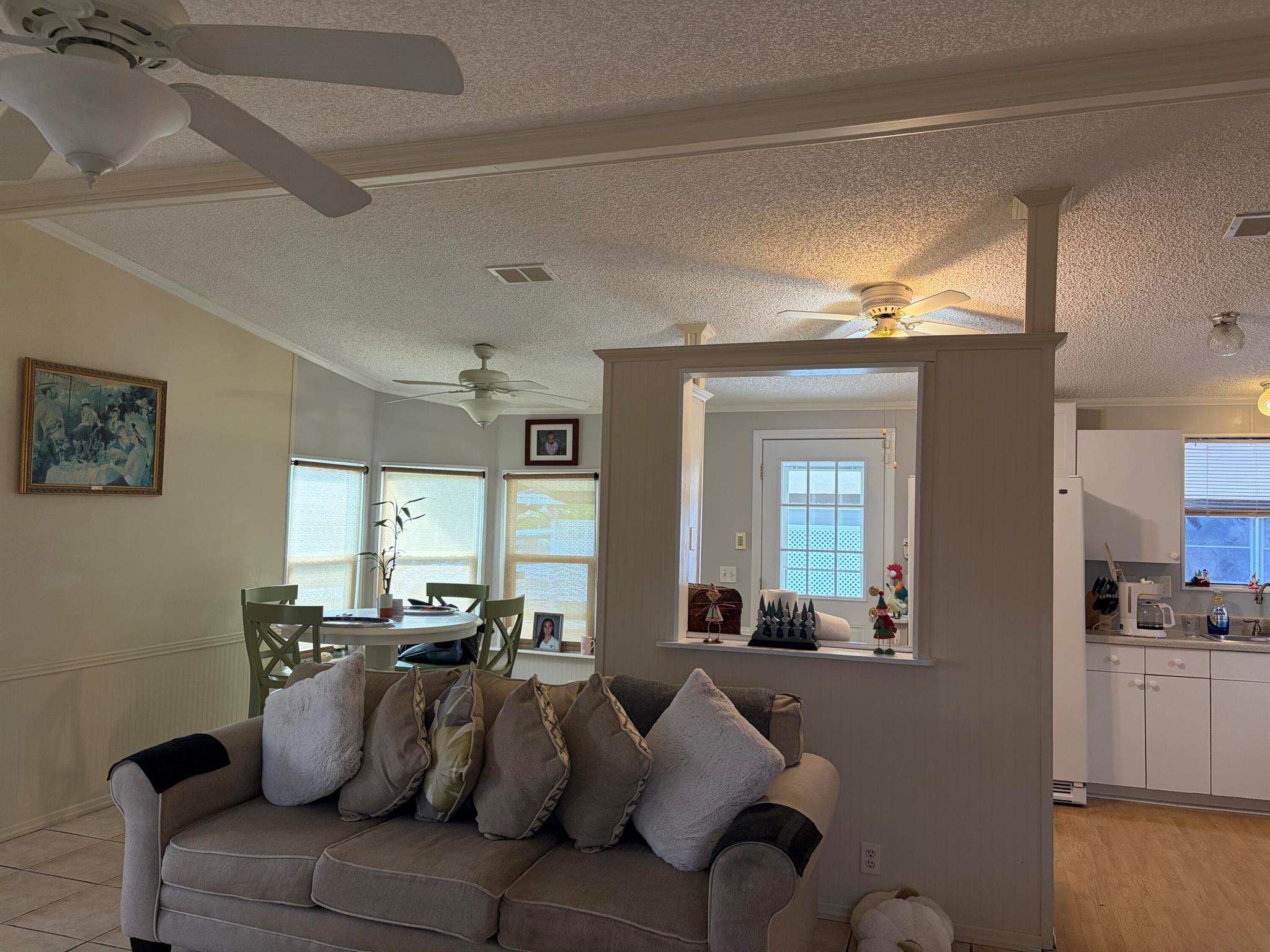 TROPICAL ISLES - Residential