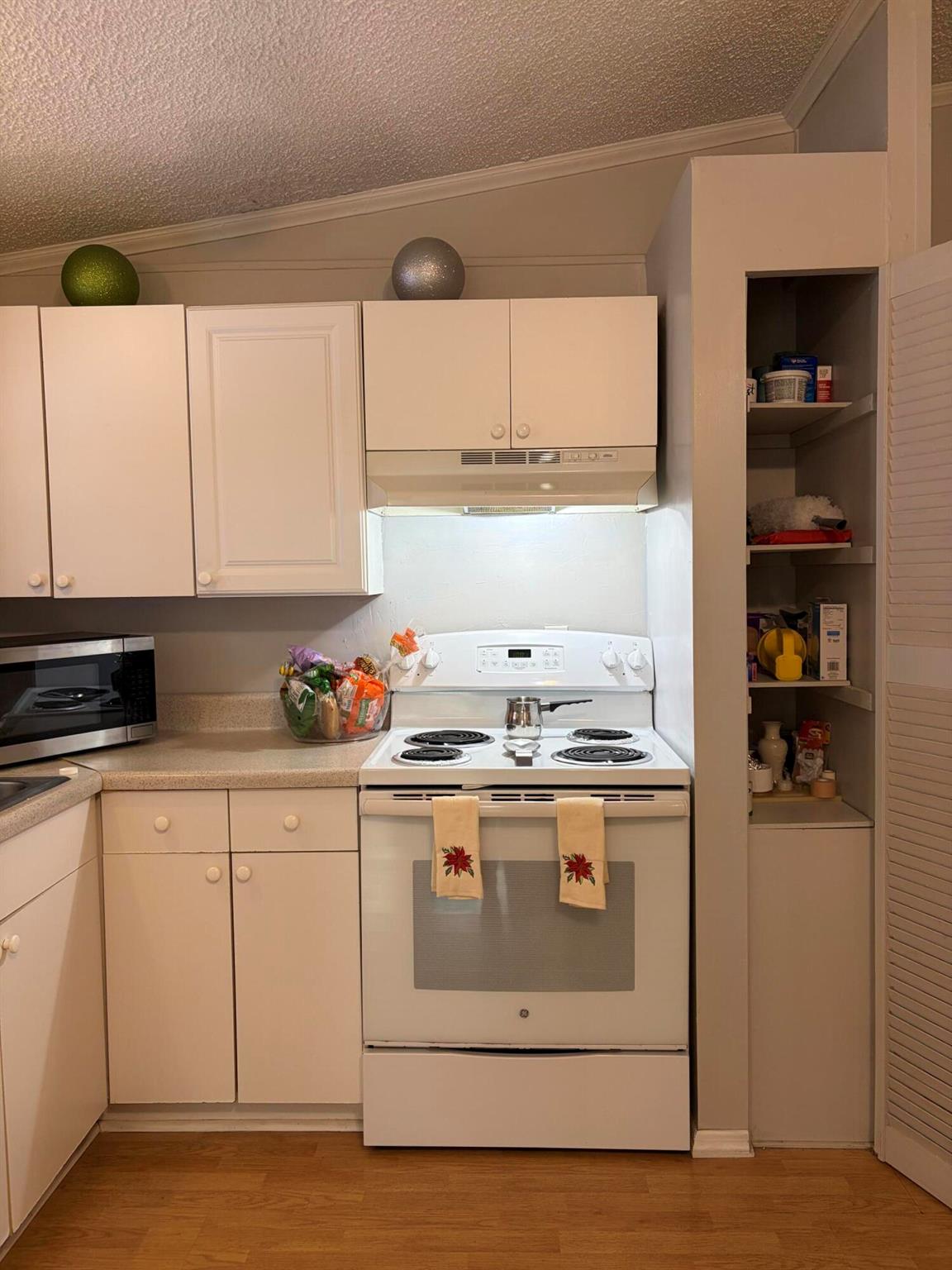 TROPICAL ISLES - Residential