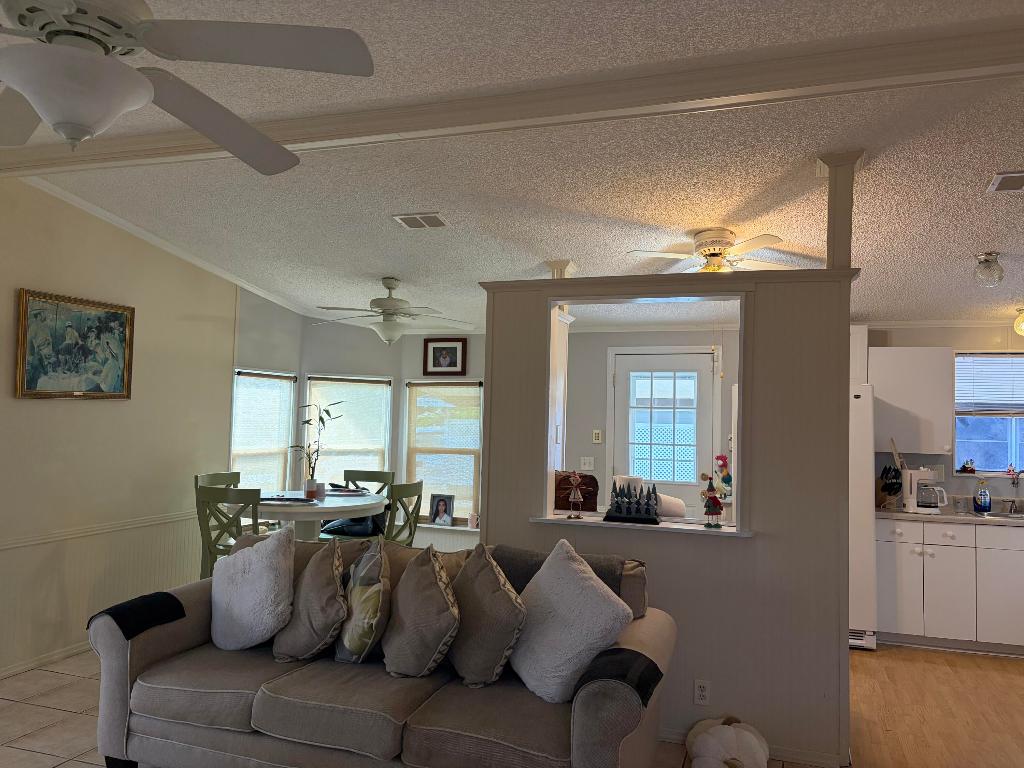 TROPICAL ISLES - Residential