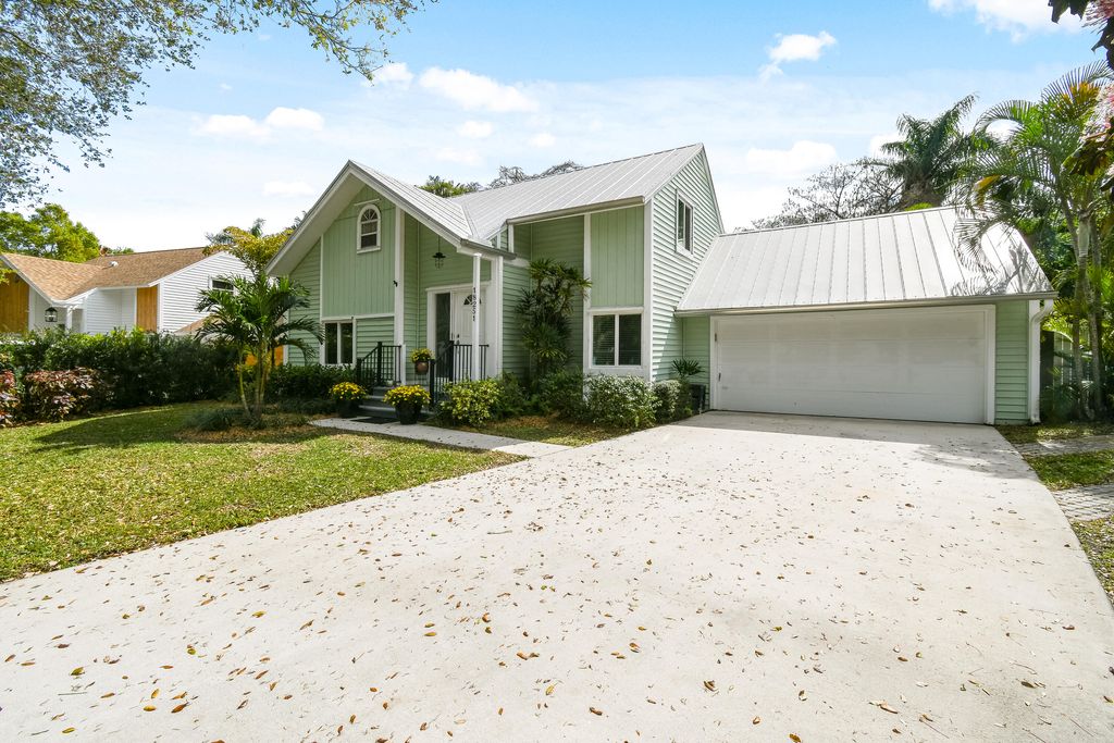 Photo of 18251 Jupiter Landings Drive, Jupiter, FL 33458 (MLS # R10960050)