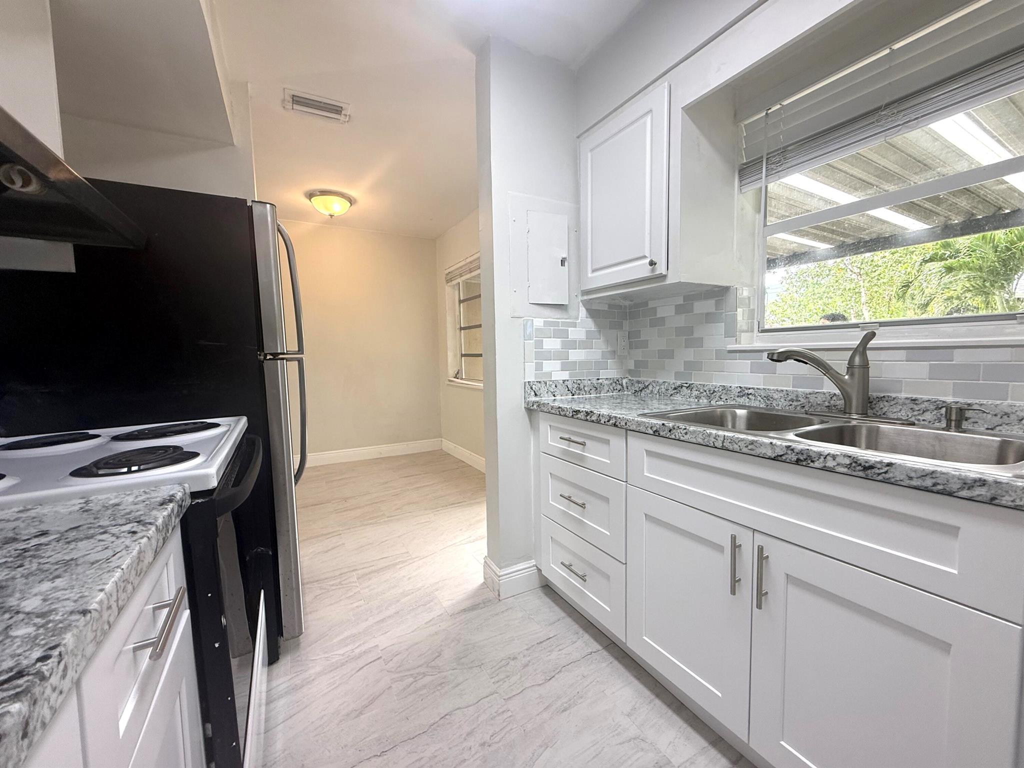 LAKE WORTH TOWN OF - Residential Lease