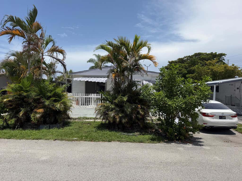 Photo of 5300 SW 22nd Avenue, Dania Beach, FL 33312 (MLS # B26047086)
