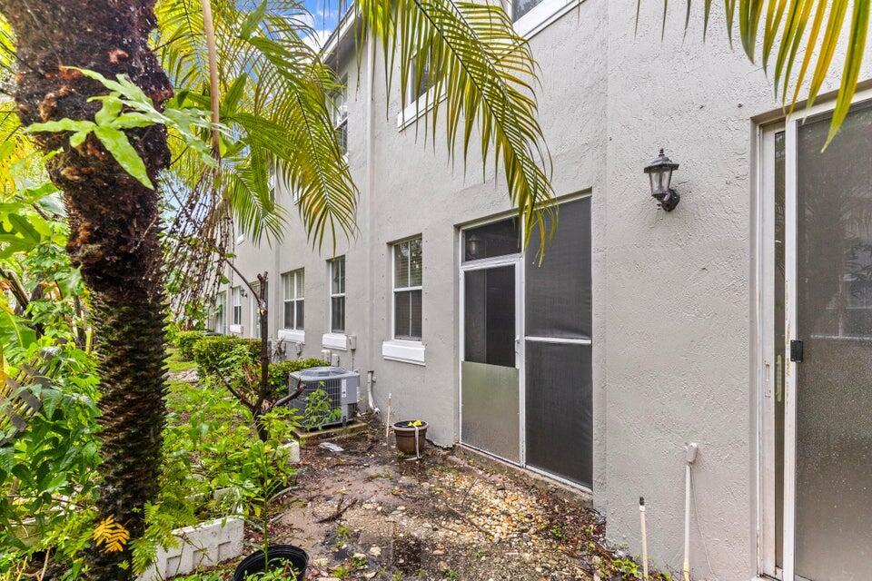 SHOMA VILLAS I AT ROYAL P - Residential Lease