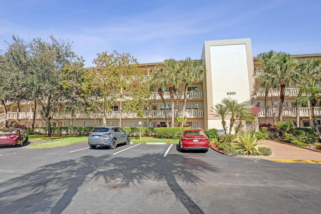 Photo of 4301 Martinique Circle #E4, Coconut Creek, FL 33066 (MLS # F10547932)