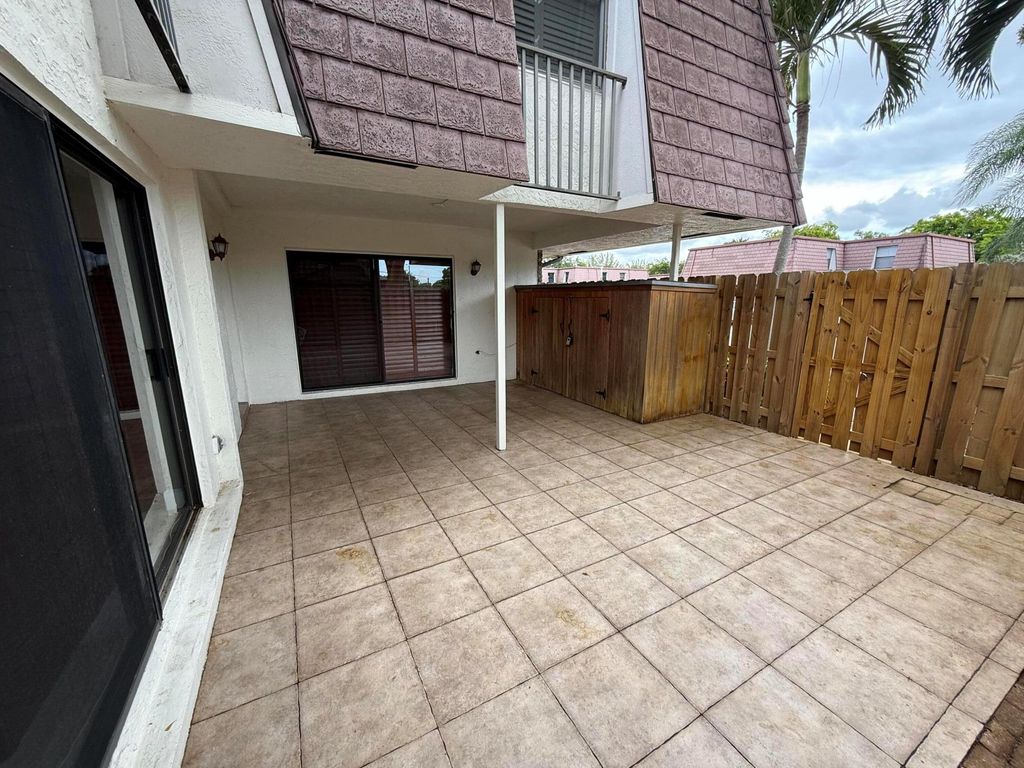 Photo of 7585 Courtyard Run W, Boca Raton, FL 33433 (MLS # R11098795)