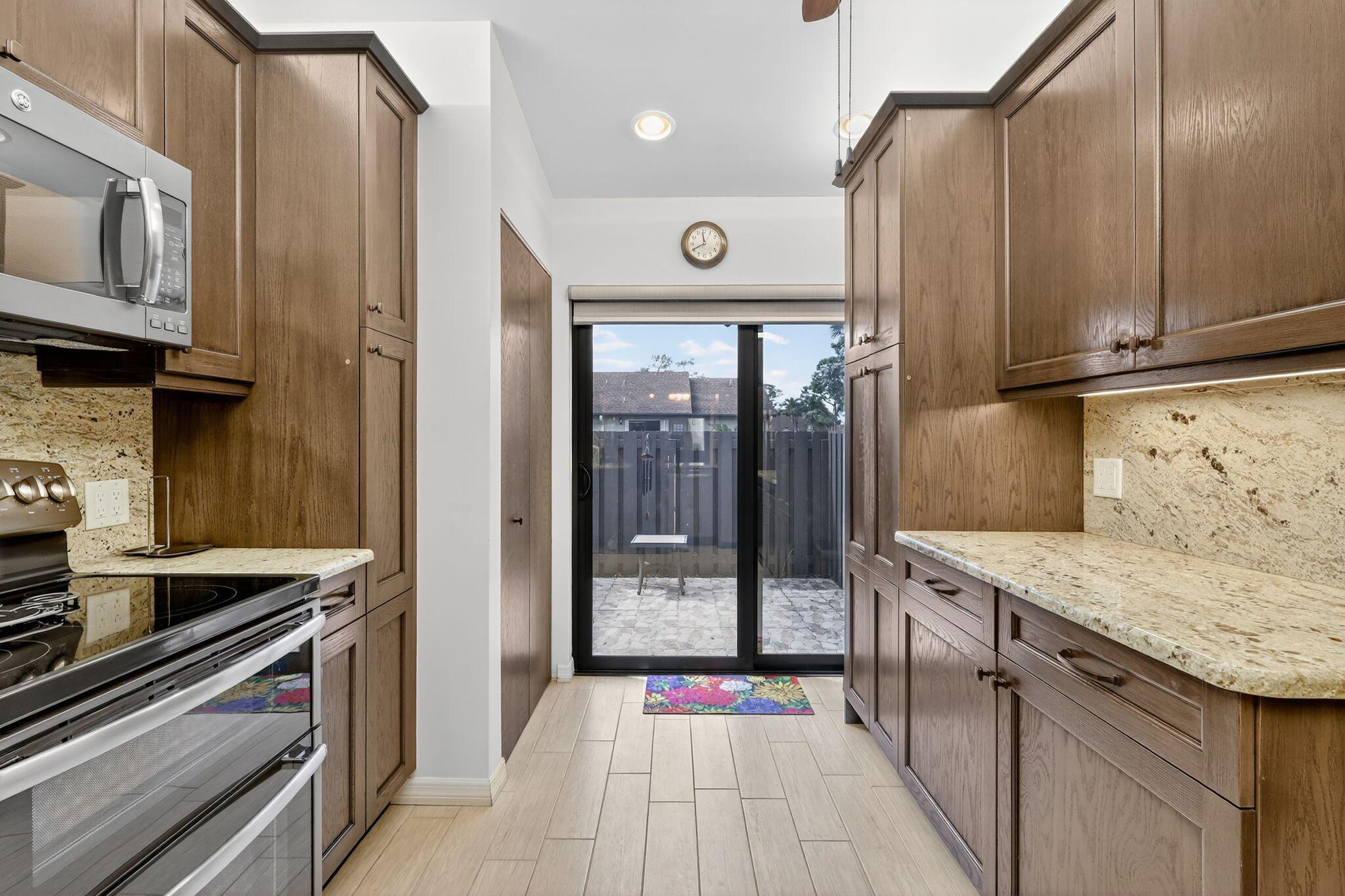 PINE RIDGE NORTH I COND D - Residential
