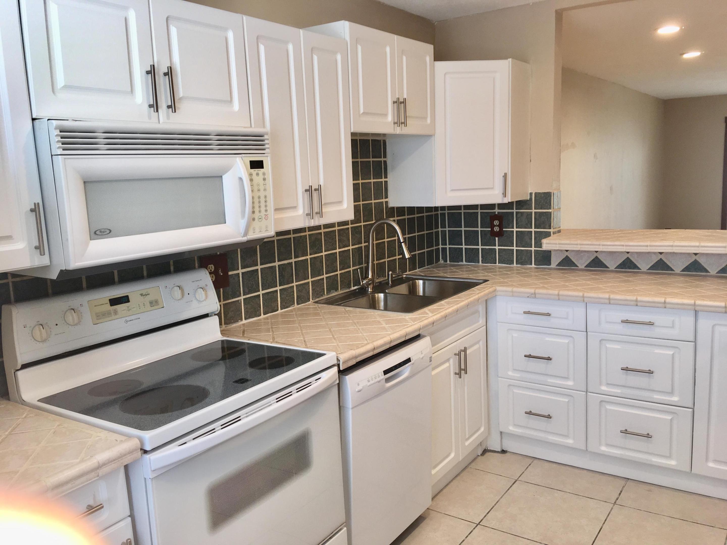 ROYAL VILLAGE TOWNHOUSES CONDO - Residential Lease