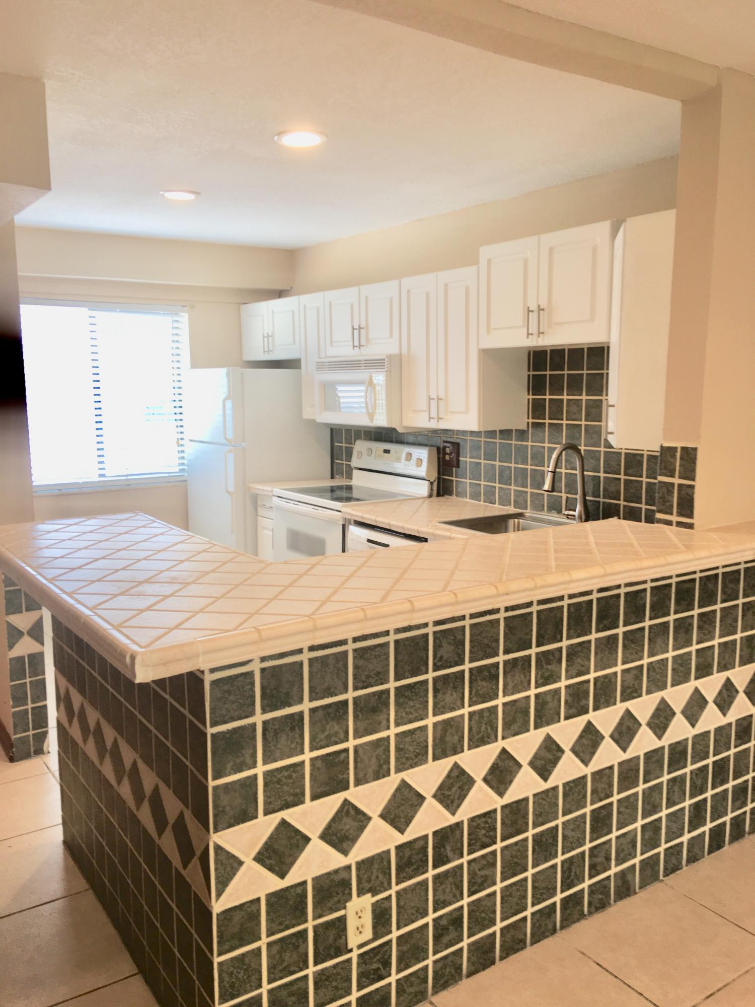 ROYAL VILLAGE TOWNHOUSES CONDO - Residential Lease