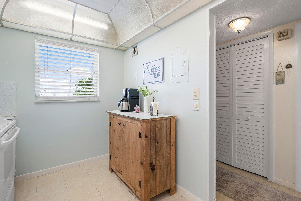 555 NW 4th Avenue 215