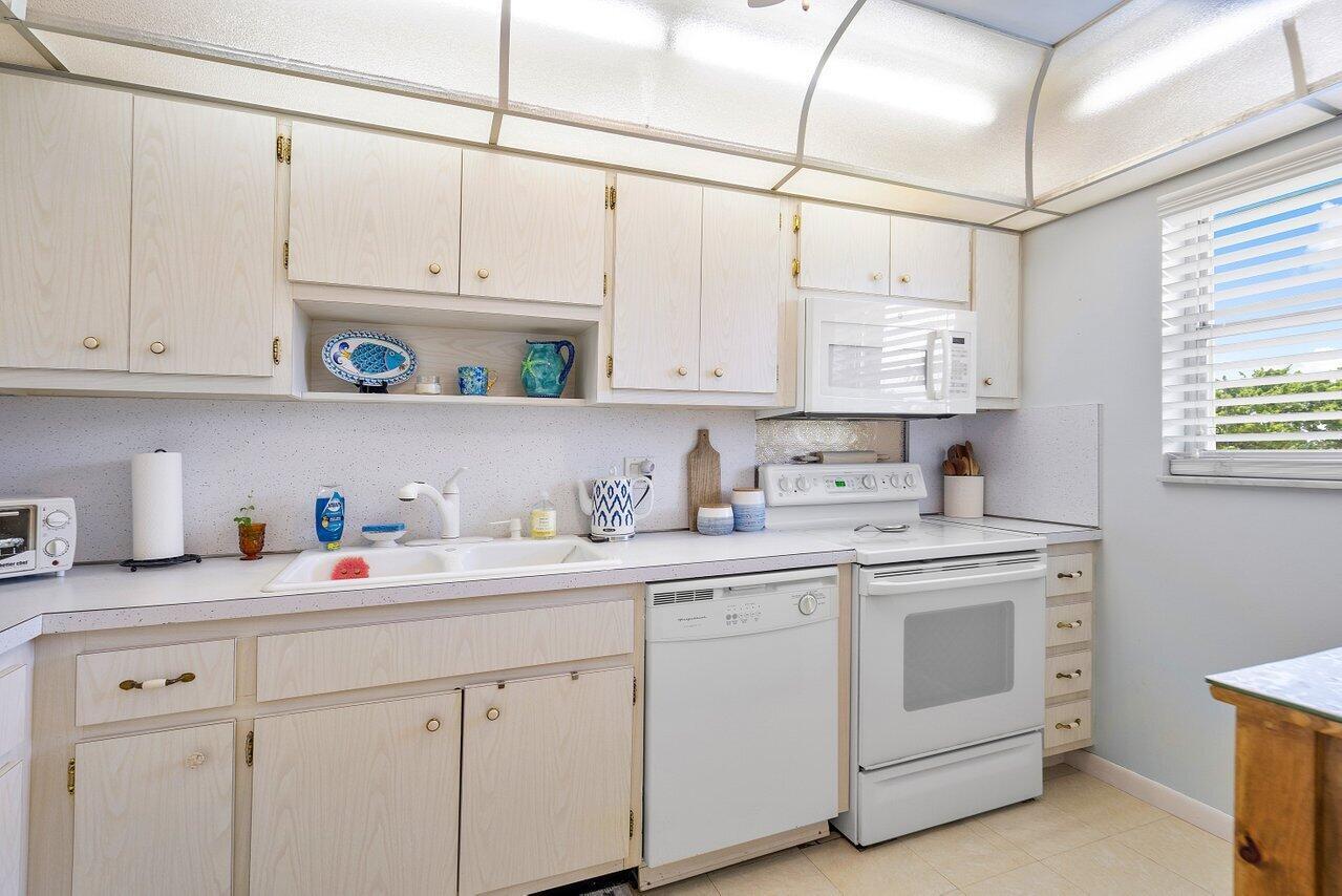 555 NW 4th Avenue 215