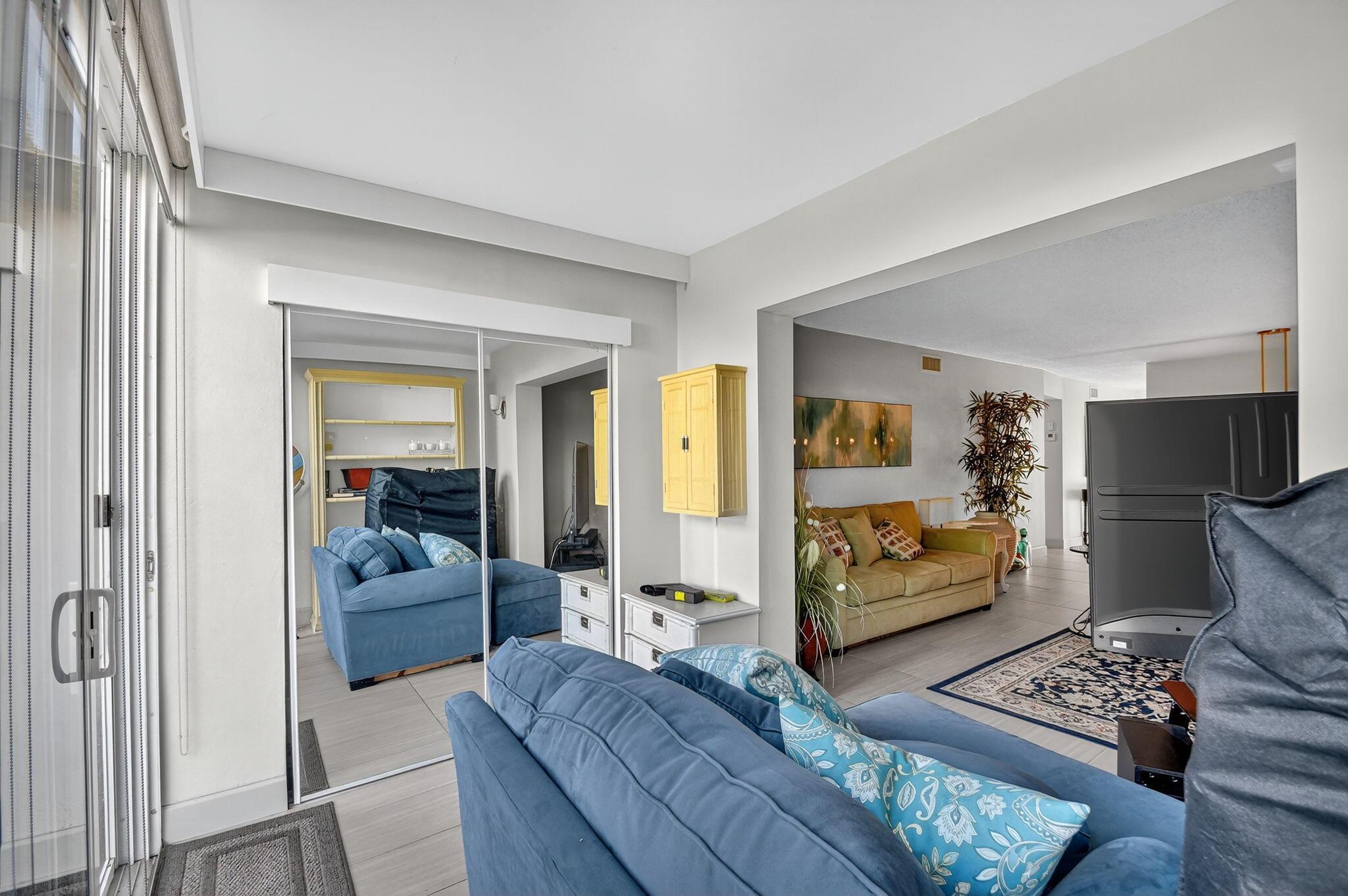 VILLAGE ROYALE ON THE GRE - Residential