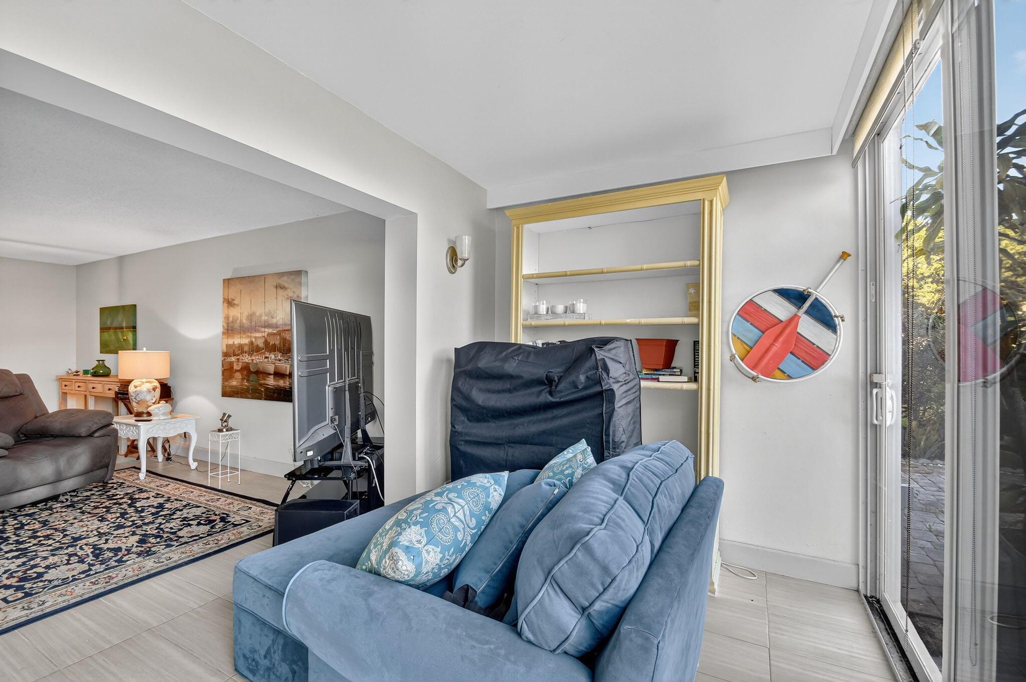 VILLAGE ROYALE ON THE GRE - Residential