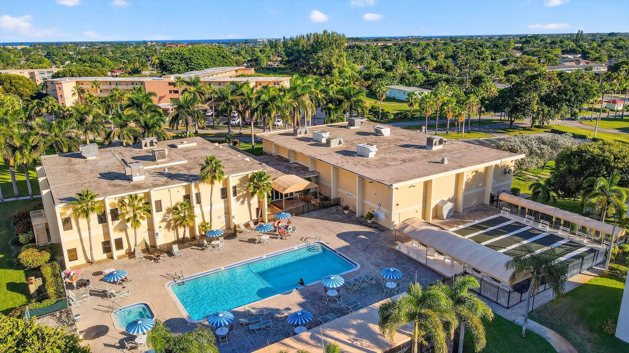 VILLAGE ROYALE ON THE GRE - Residential