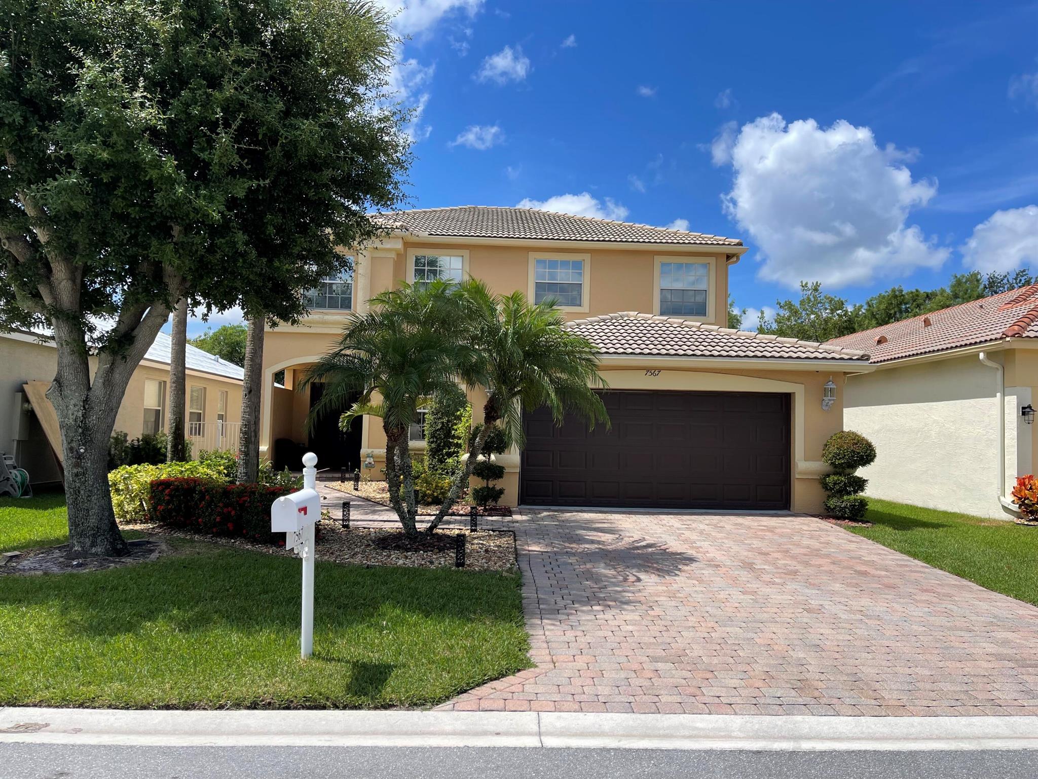Isola Bella is one of the most sought after communities in West Lake Worth. ''A'' rated Schools, resort style amenities, centrally located to malls, dining, shopping and top notch 24hr security. These are some of the top reasons to make this your home to raise family and entertain friends.