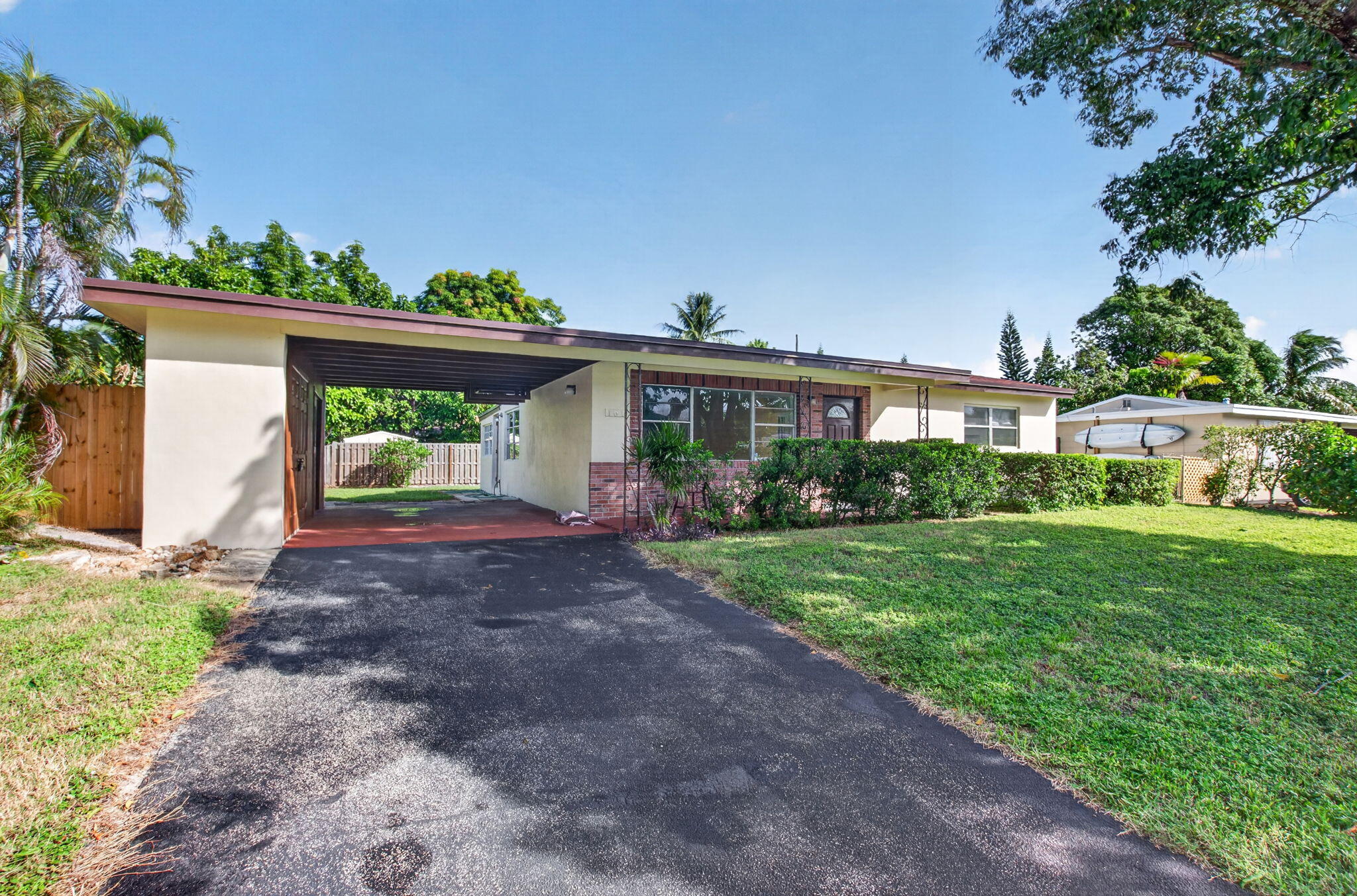 Properties 161 SE 28TH Avenue