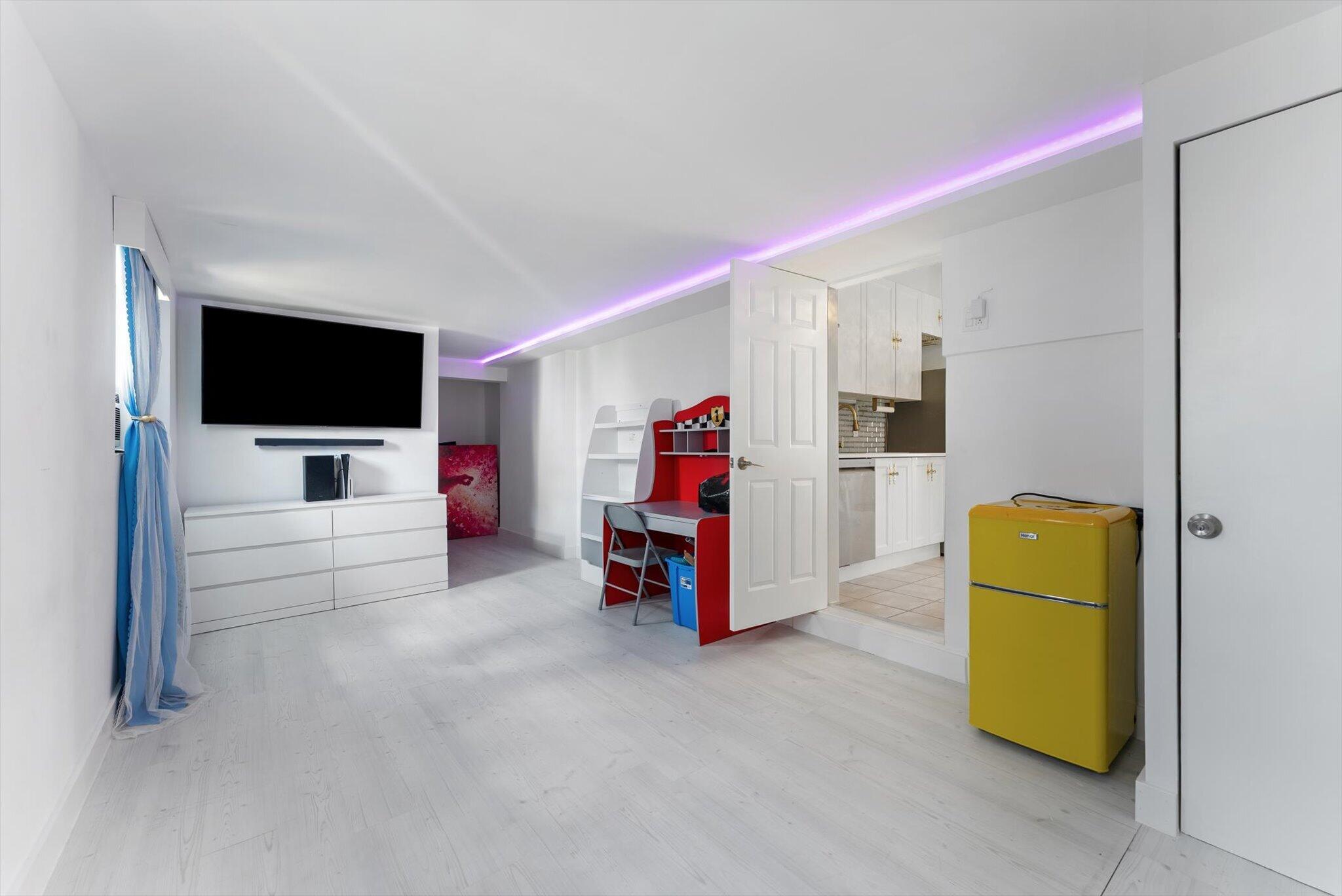 COUNTRY CLUB ACRES - Residential