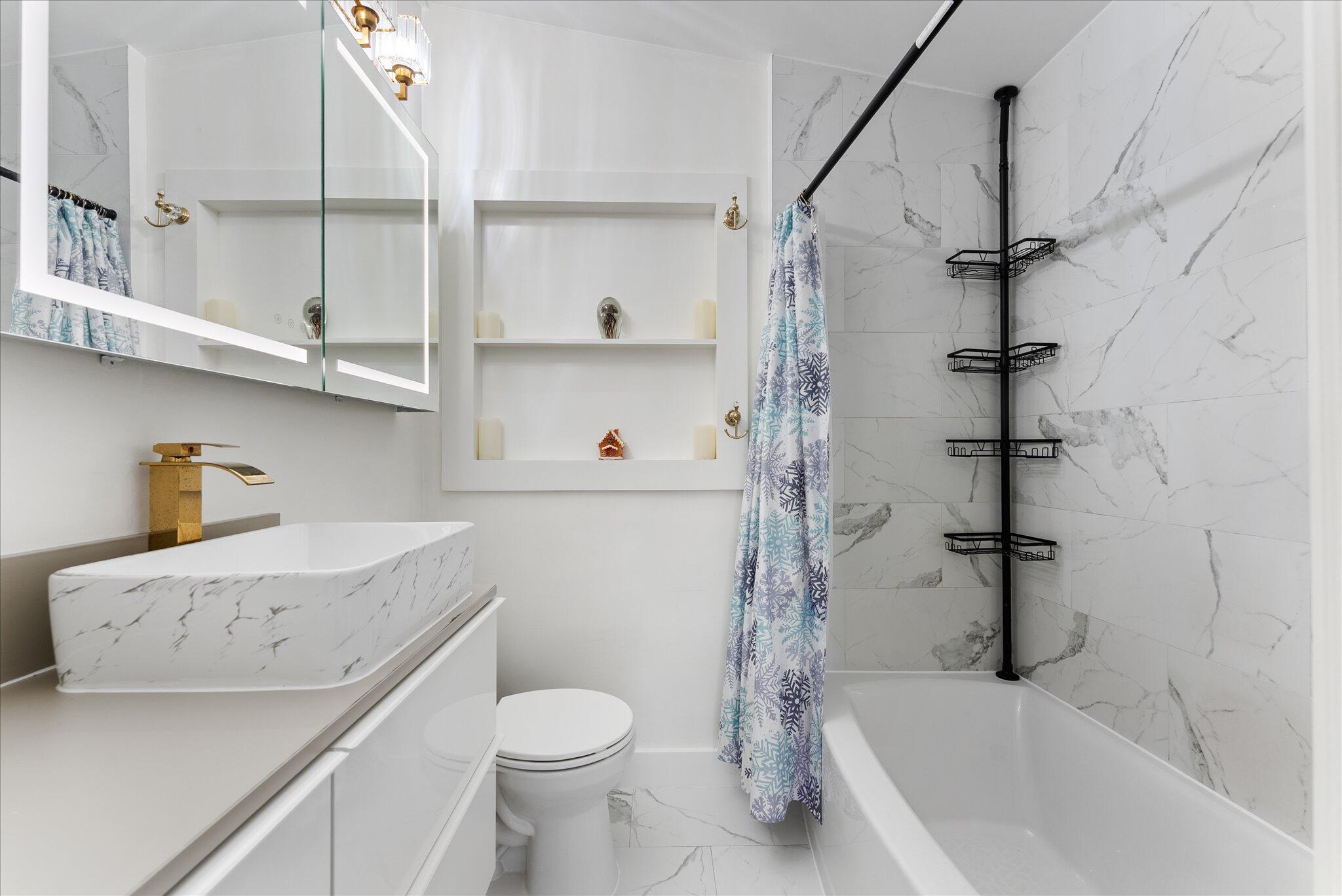 COUNTRY CLUB ACRES - Residential