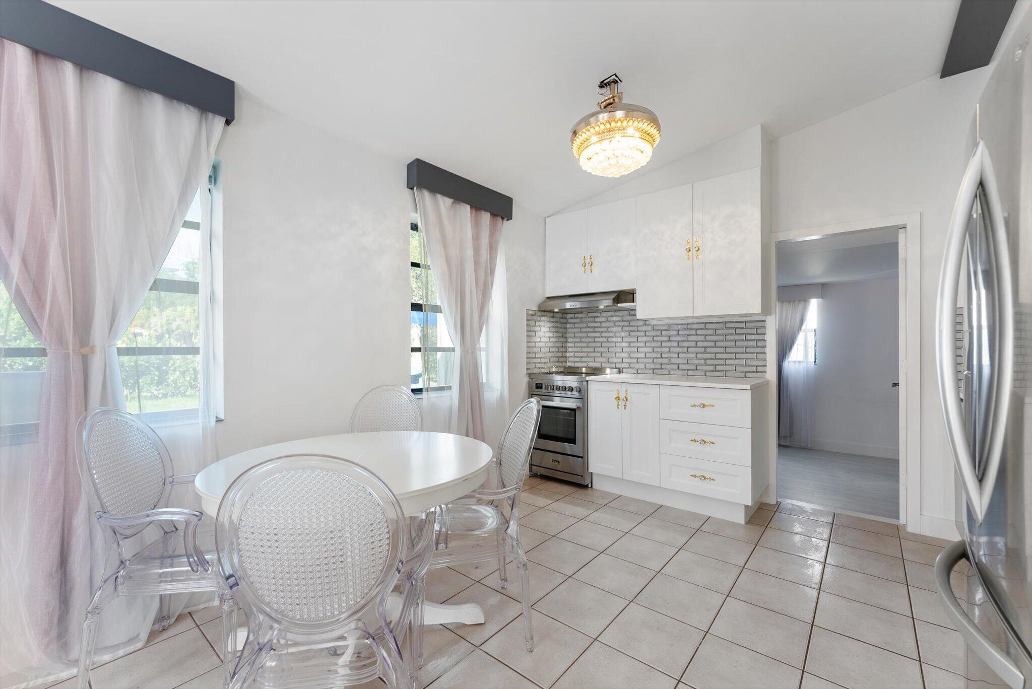 COUNTRY CLUB ACRES - Residential